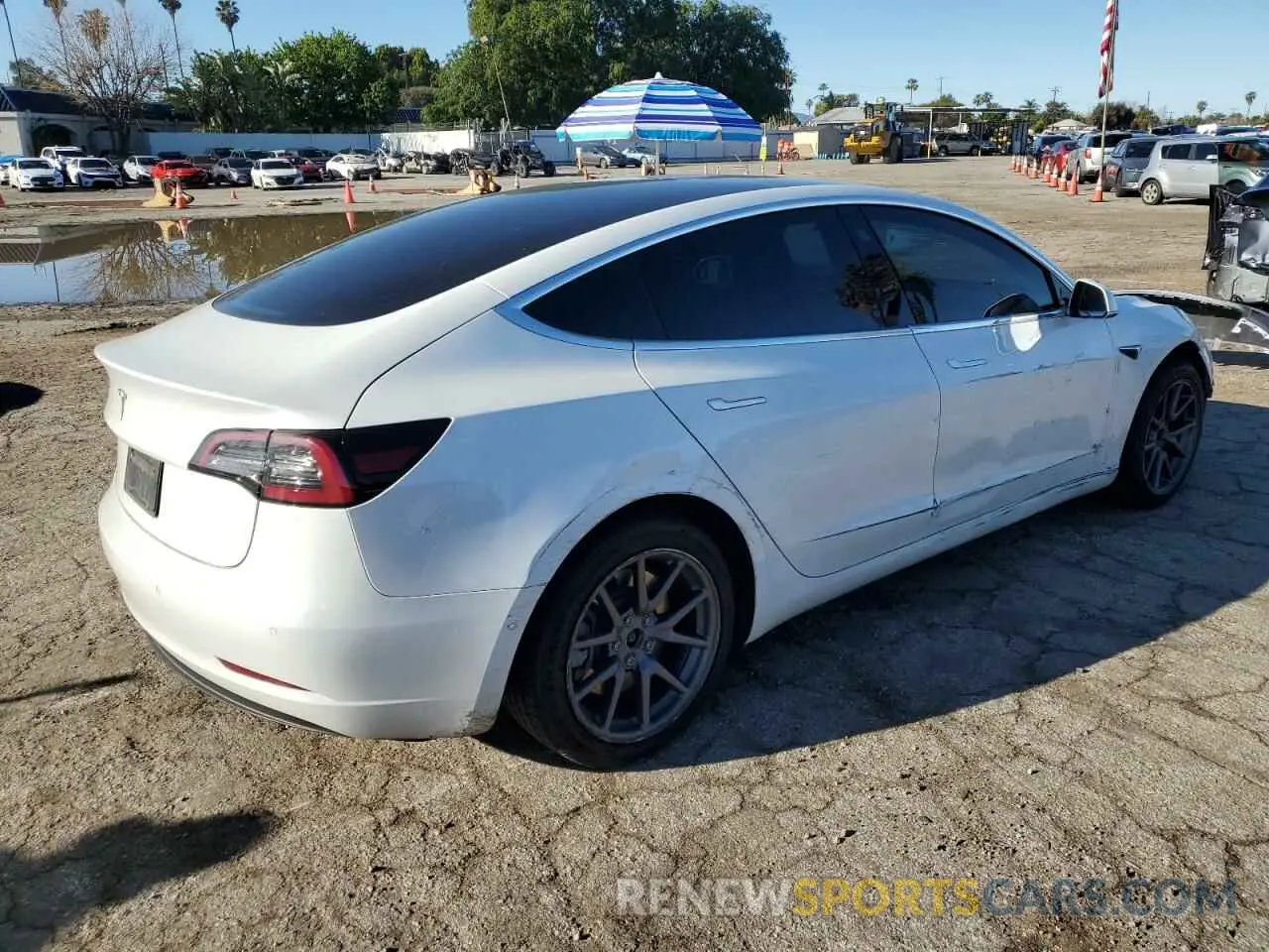 3 Photograph of a damaged car 5YJ3E1EA5LF660417 TESLA MODEL 3 2020