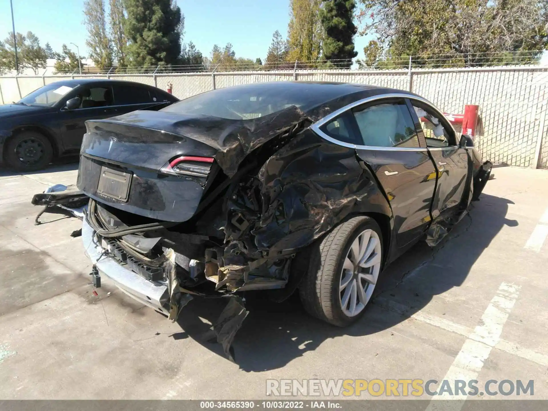 4 Photograph of a damaged car 5YJ3E1EA5LF660790 TESLA MODEL 3 2020