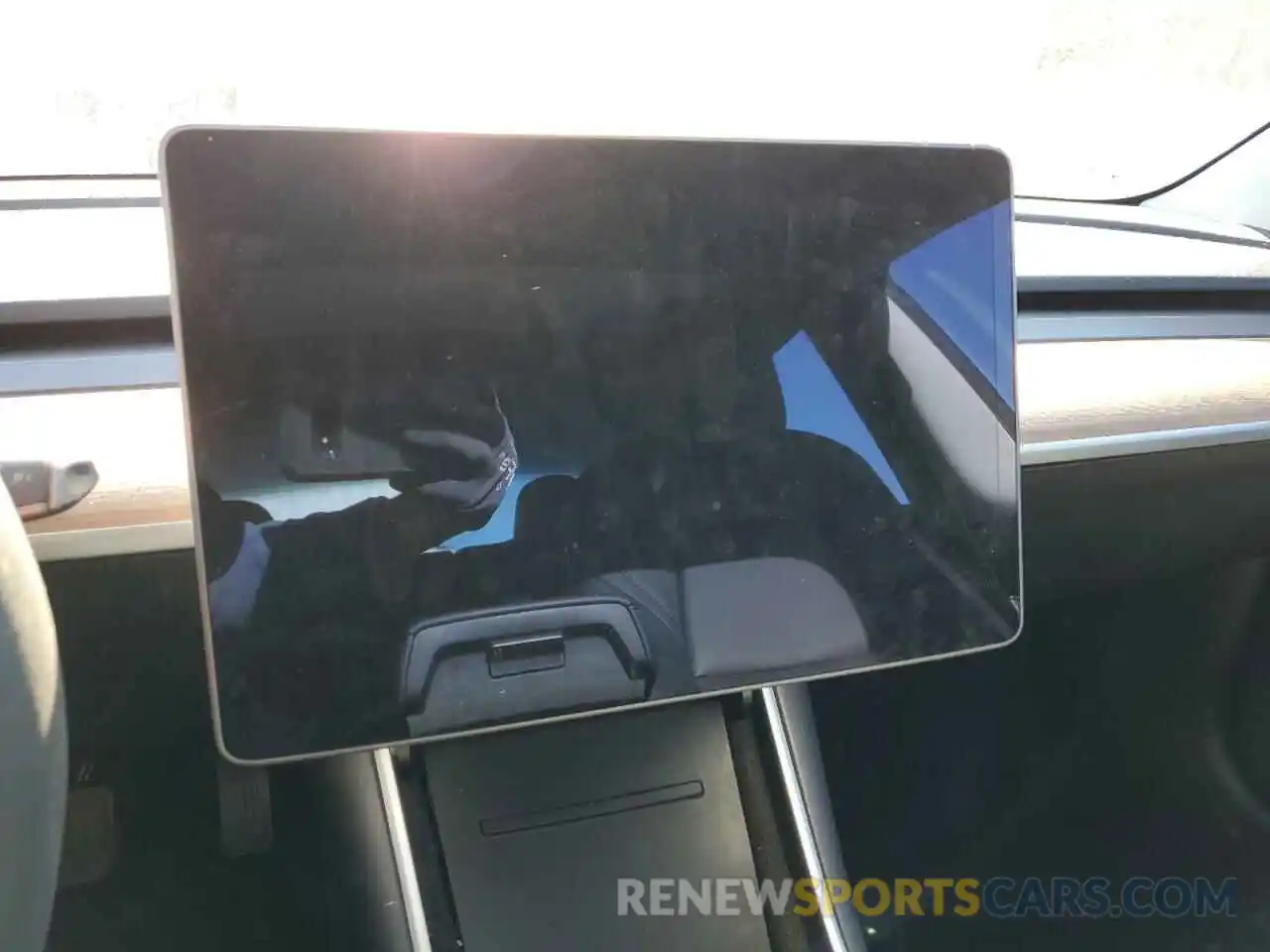 8 Photograph of a damaged car 5YJ3E1EA5LF661275 TESLA MODEL 3 2020