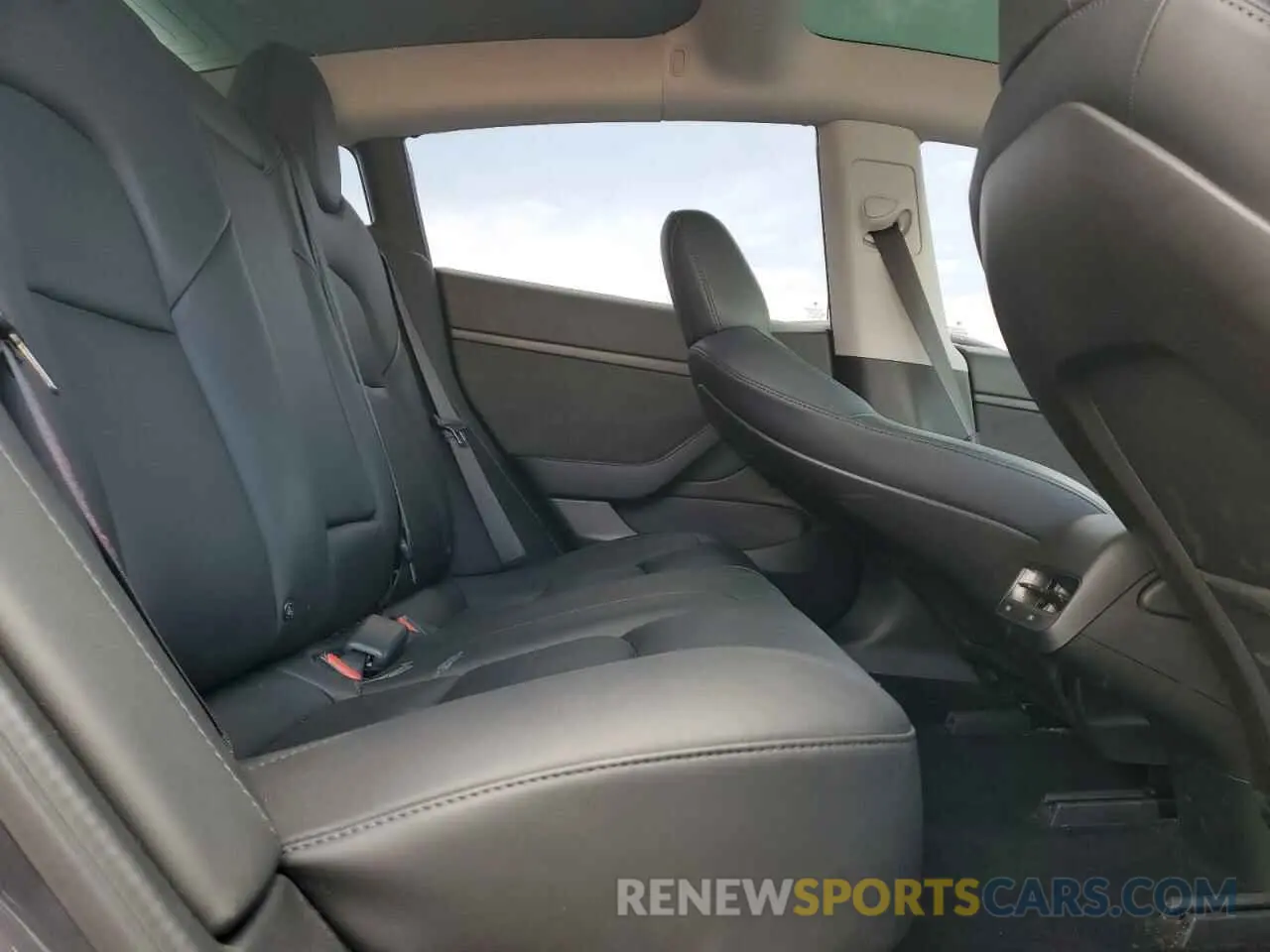 10 Photograph of a damaged car 5YJ3E1EA5LF704996 TESLA MODEL 3 2020