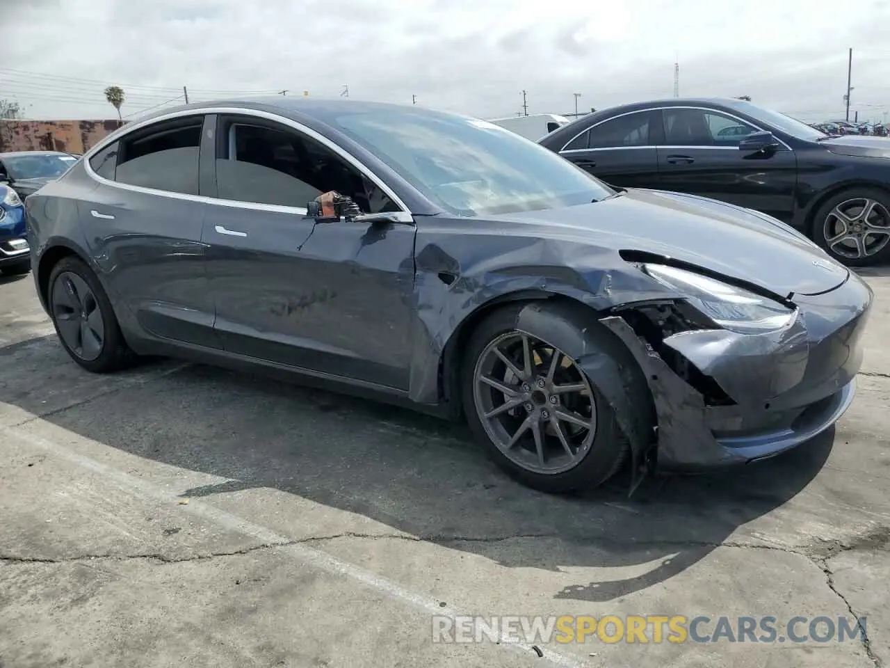 4 Photograph of a damaged car 5YJ3E1EA5LF704996 TESLA MODEL 3 2020