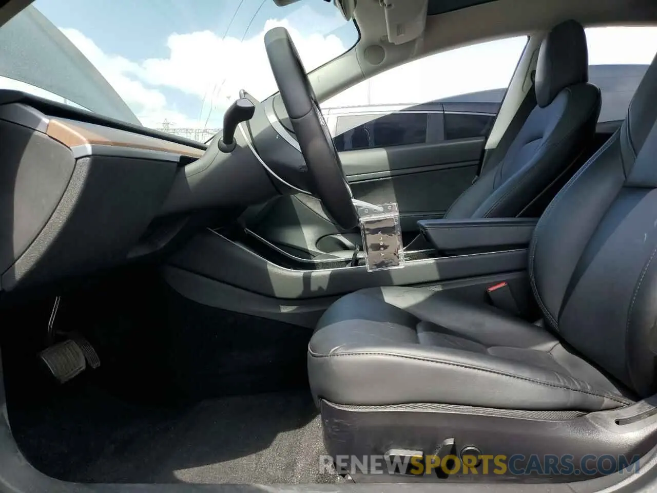 7 Photograph of a damaged car 5YJ3E1EA5LF704996 TESLA MODEL 3 2020