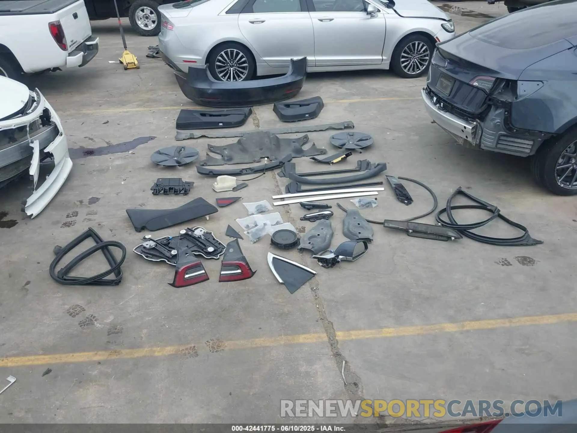 11 Photograph of a damaged car 5YJ3E1EA5LF705081 TESLA MODEL 3 2020