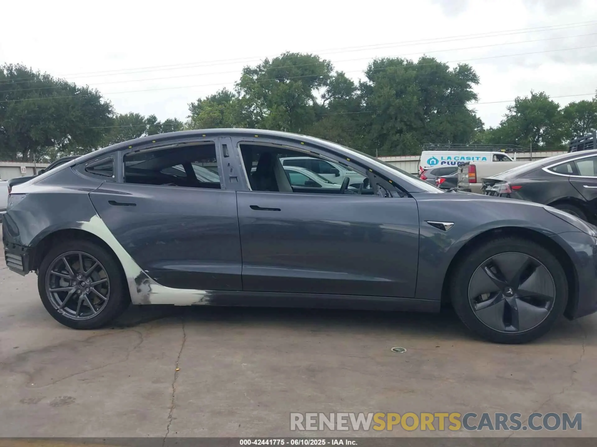 13 Photograph of a damaged car 5YJ3E1EA5LF705081 TESLA MODEL 3 2020
