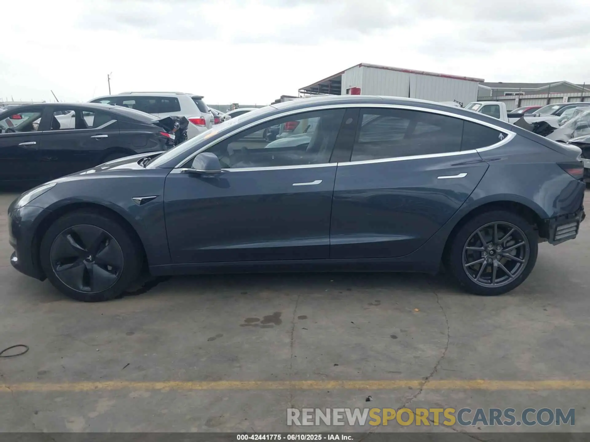 14 Photograph of a damaged car 5YJ3E1EA5LF705081 TESLA MODEL 3 2020