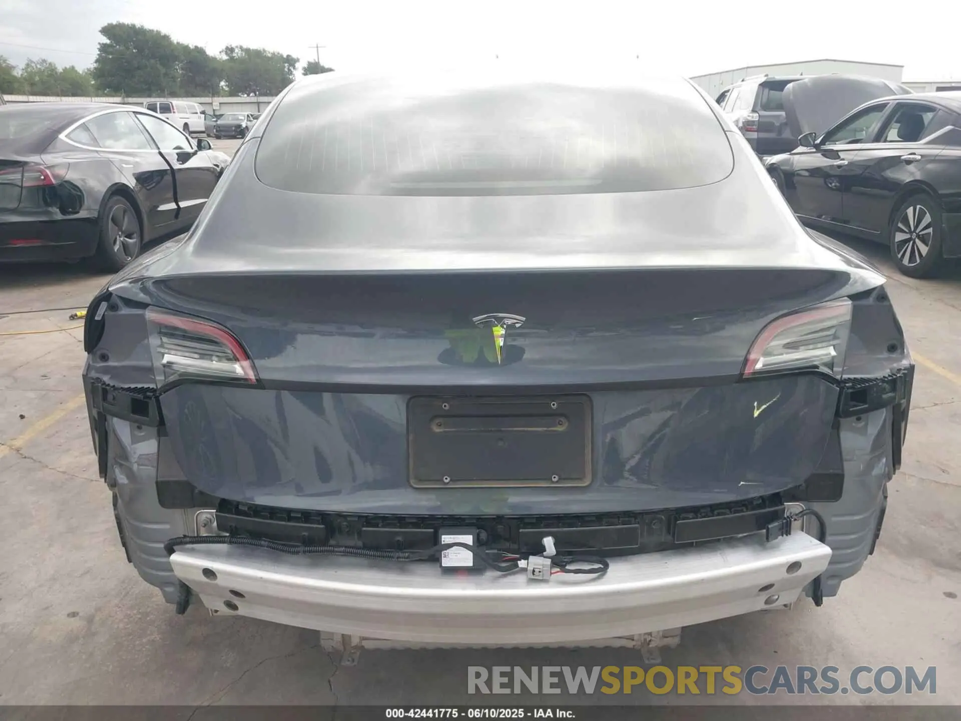 16 Photograph of a damaged car 5YJ3E1EA5LF705081 TESLA MODEL 3 2020