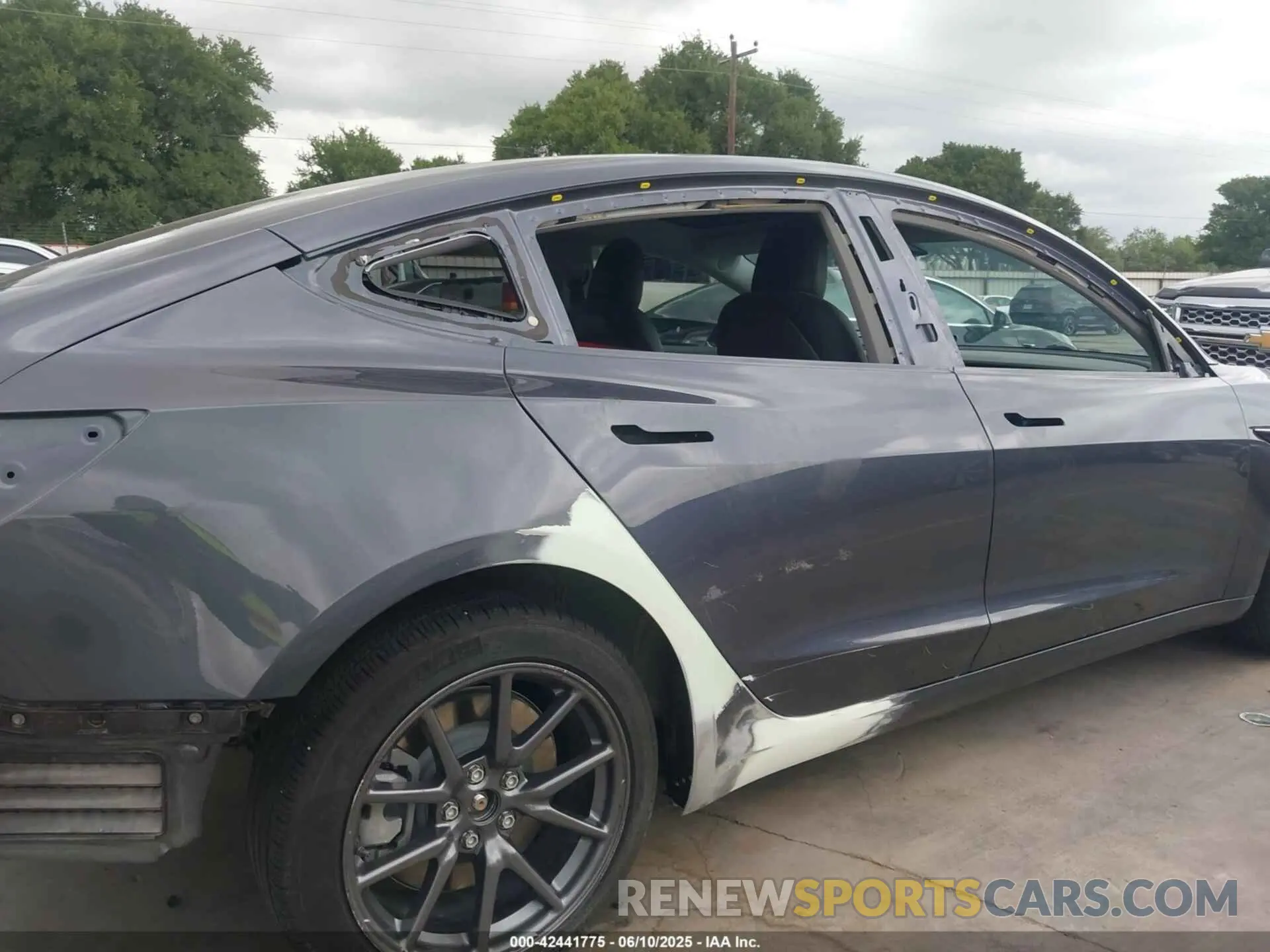 19 Photograph of a damaged car 5YJ3E1EA5LF705081 TESLA MODEL 3 2020