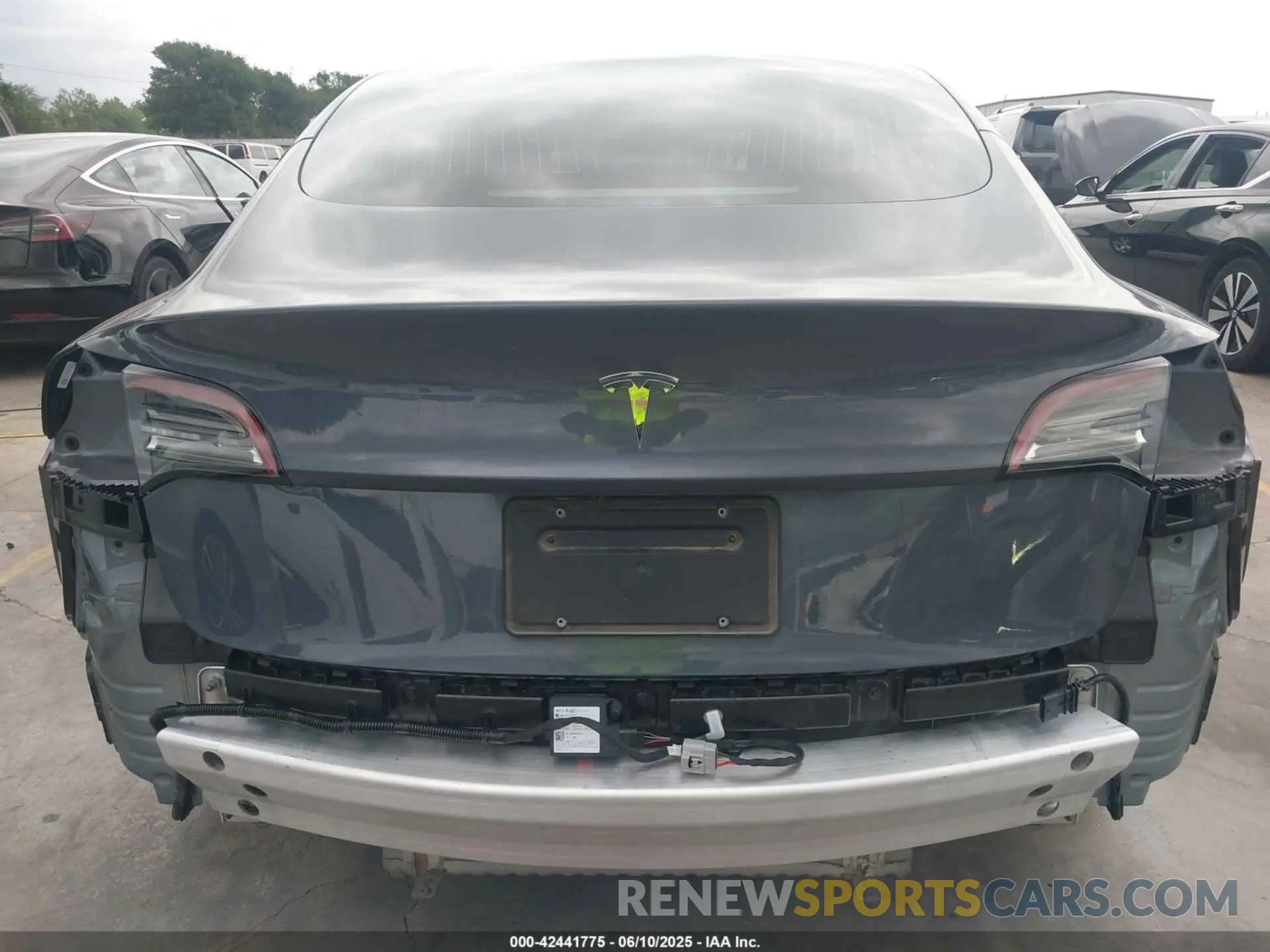 6 Photograph of a damaged car 5YJ3E1EA5LF705081 TESLA MODEL 3 2020