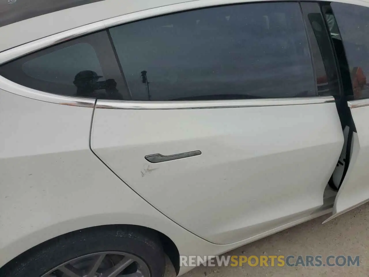 10 Photograph of a damaged car 5YJ3E1EA5LF706845 TESLA MODEL 3 2020