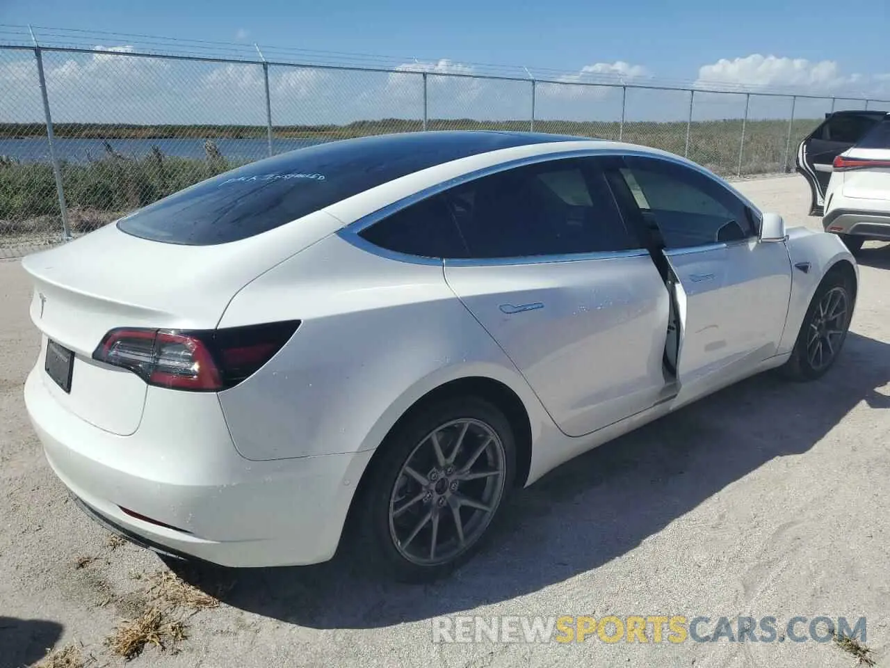 3 Photograph of a damaged car 5YJ3E1EA5LF706845 TESLA MODEL 3 2020
