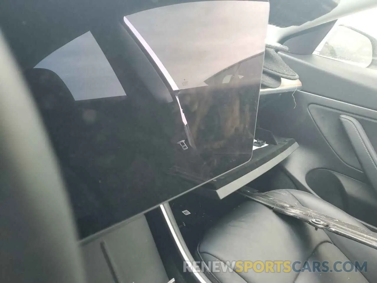 9 Photograph of a damaged car 5YJ3E1EA5LF706845 TESLA MODEL 3 2020