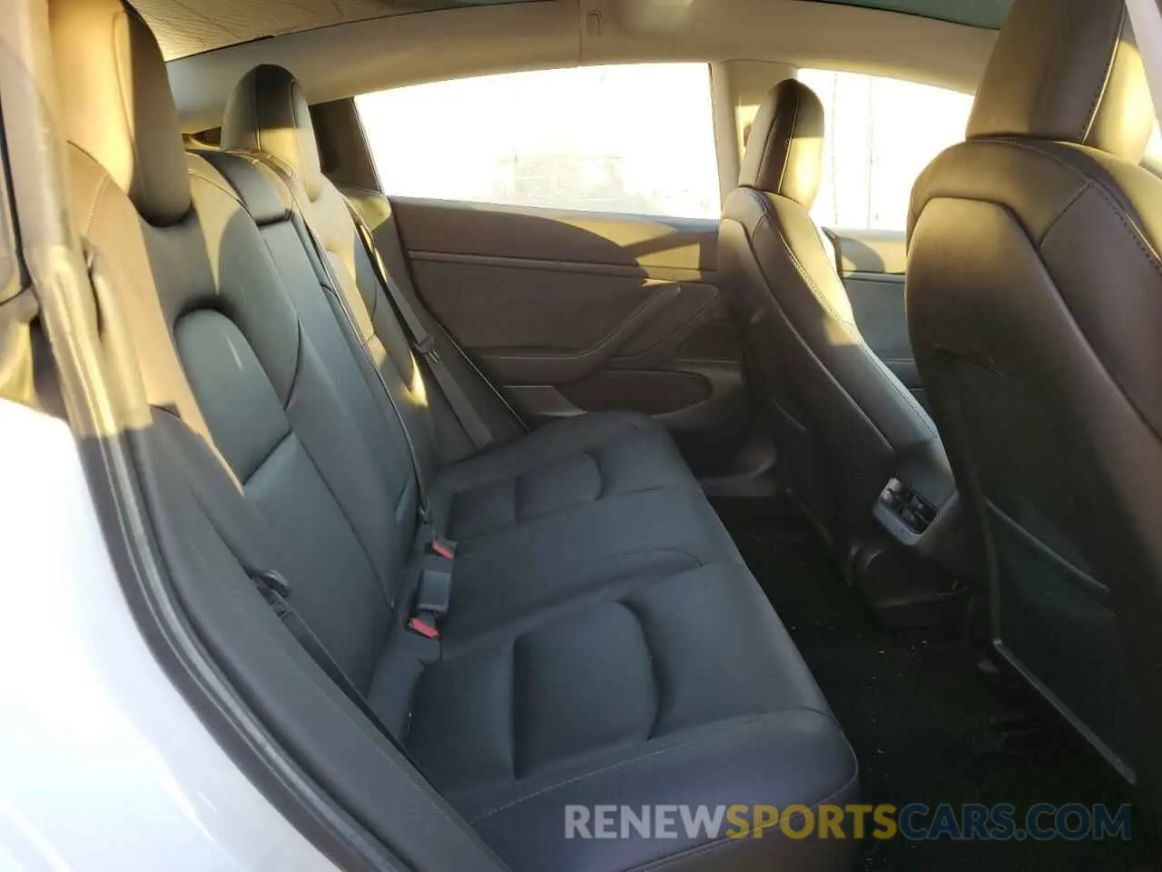 10 Photograph of a damaged car 5YJ3E1EA5LF707235 TESLA MODEL 3 2020