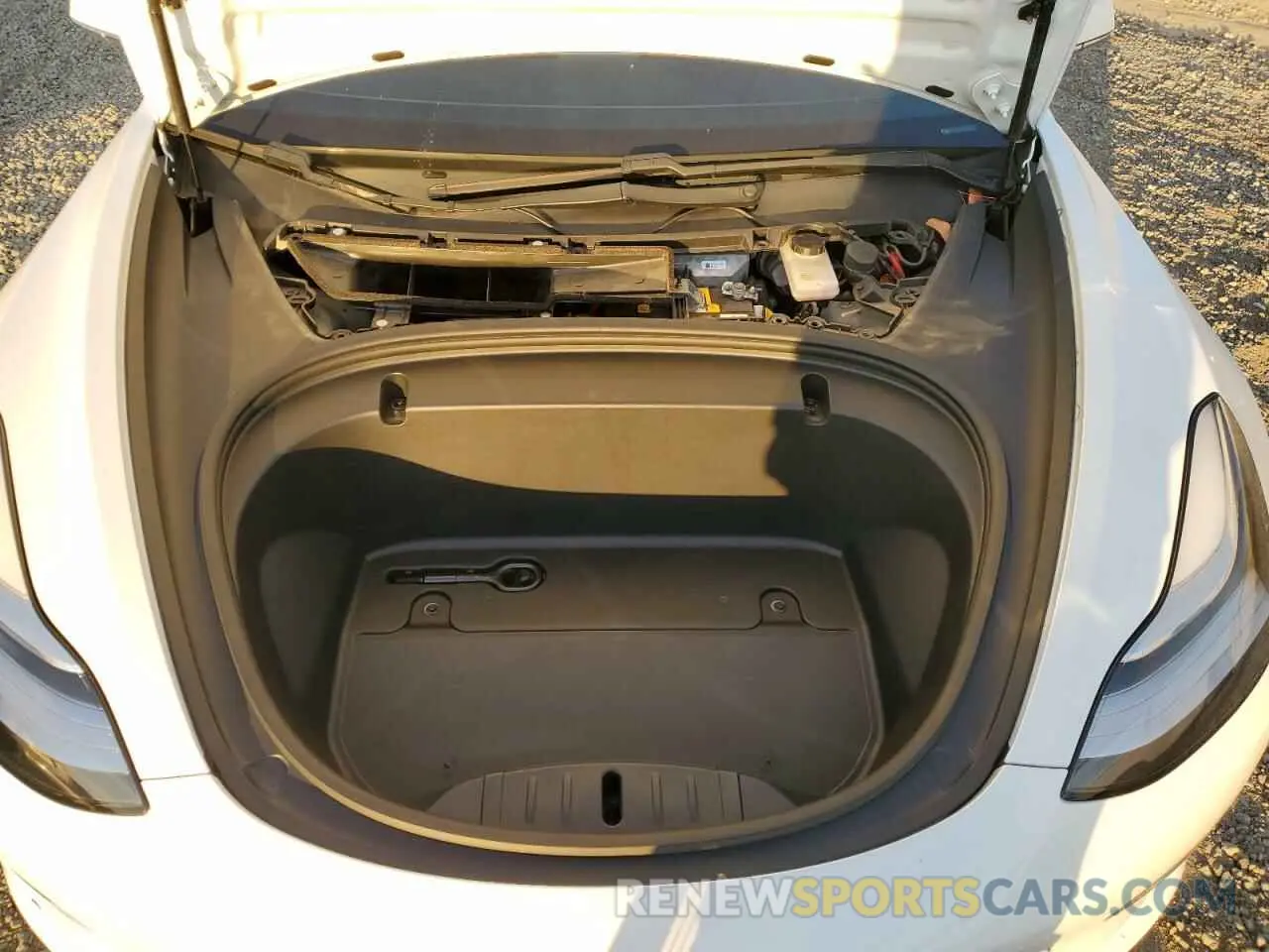 11 Photograph of a damaged car 5YJ3E1EA5LF707235 TESLA MODEL 3 2020