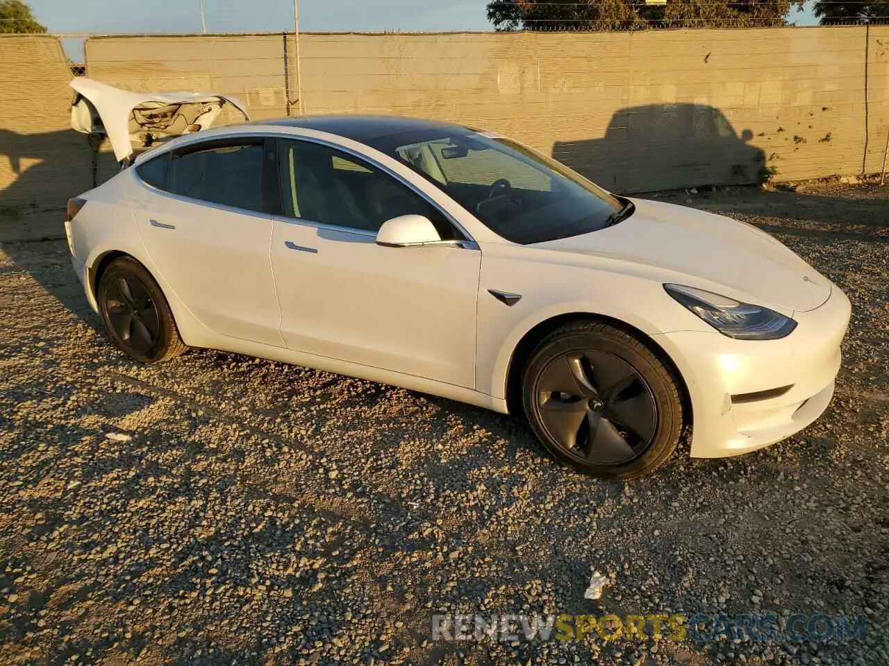4 Photograph of a damaged car 5YJ3E1EA5LF707235 TESLA MODEL 3 2020