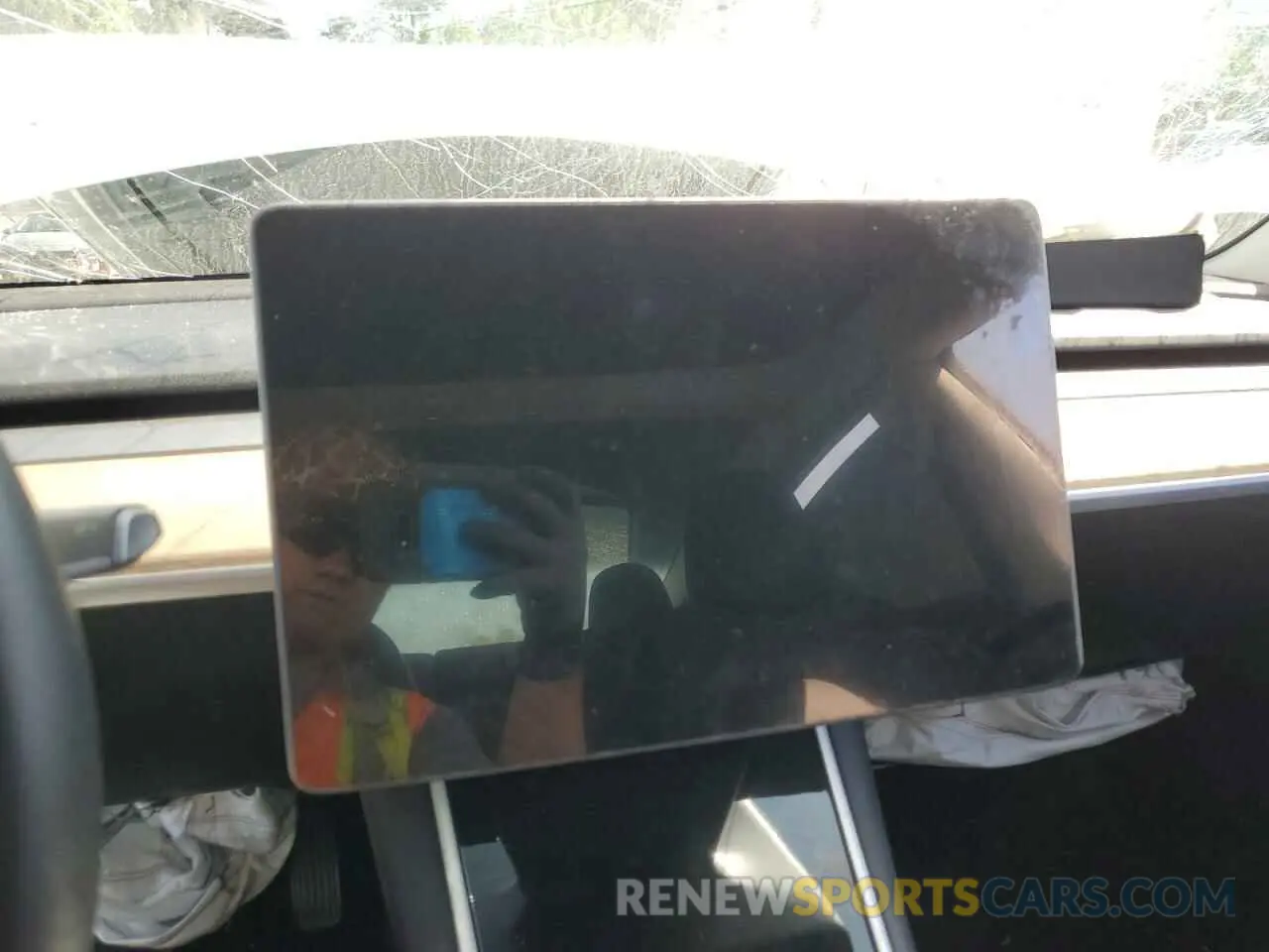 9 Photograph of a damaged car 5YJ3E1EA5LF708966 TESLA MODEL 3 2020