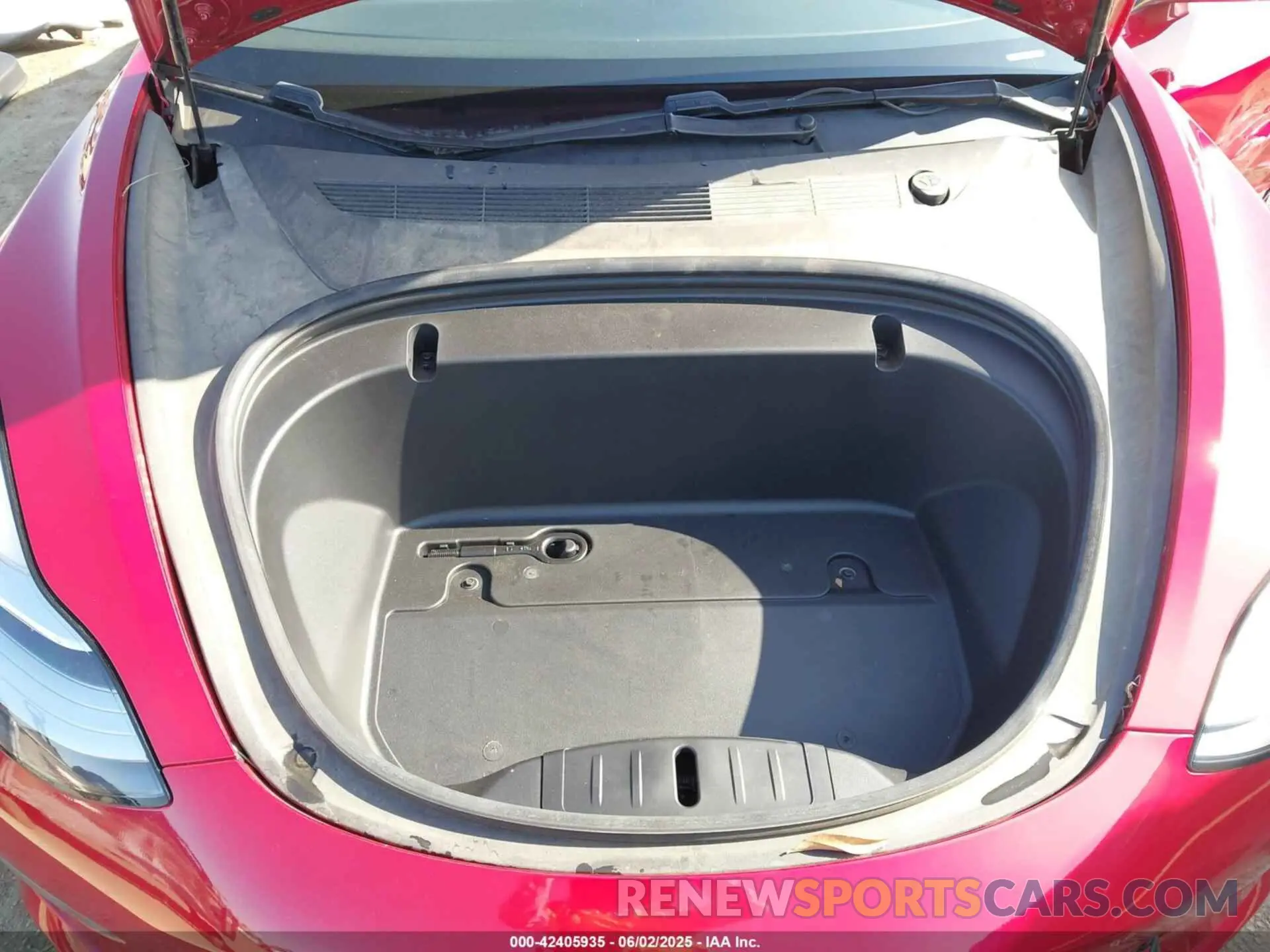 10 Photograph of a damaged car 5YJ3E1EA5LF710197 TESLA MODEL 3 2020