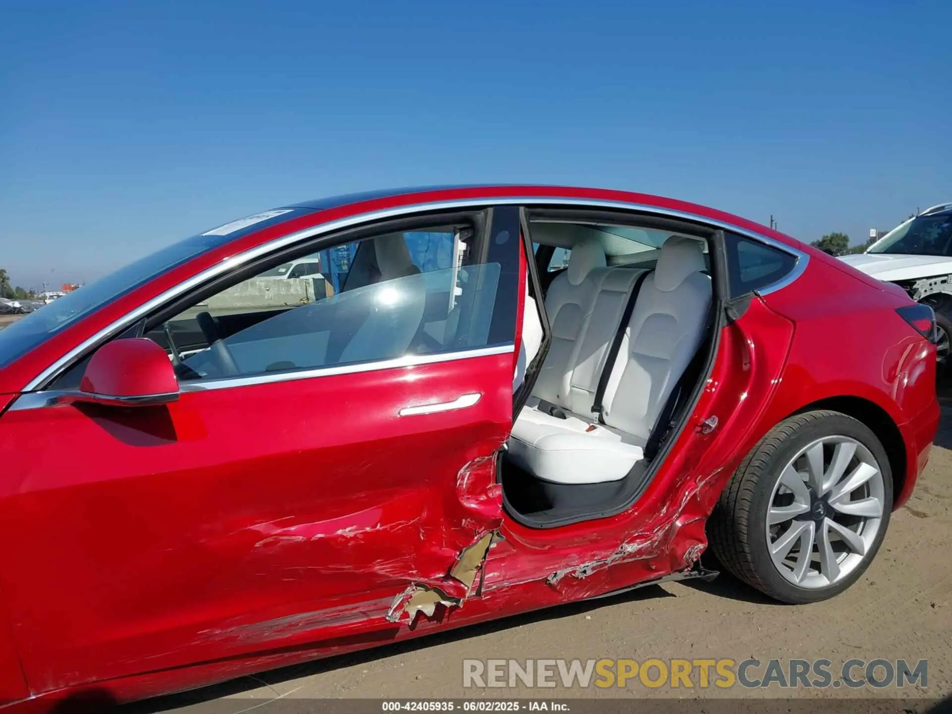 6 Photograph of a damaged car 5YJ3E1EA5LF710197 TESLA MODEL 3 2020