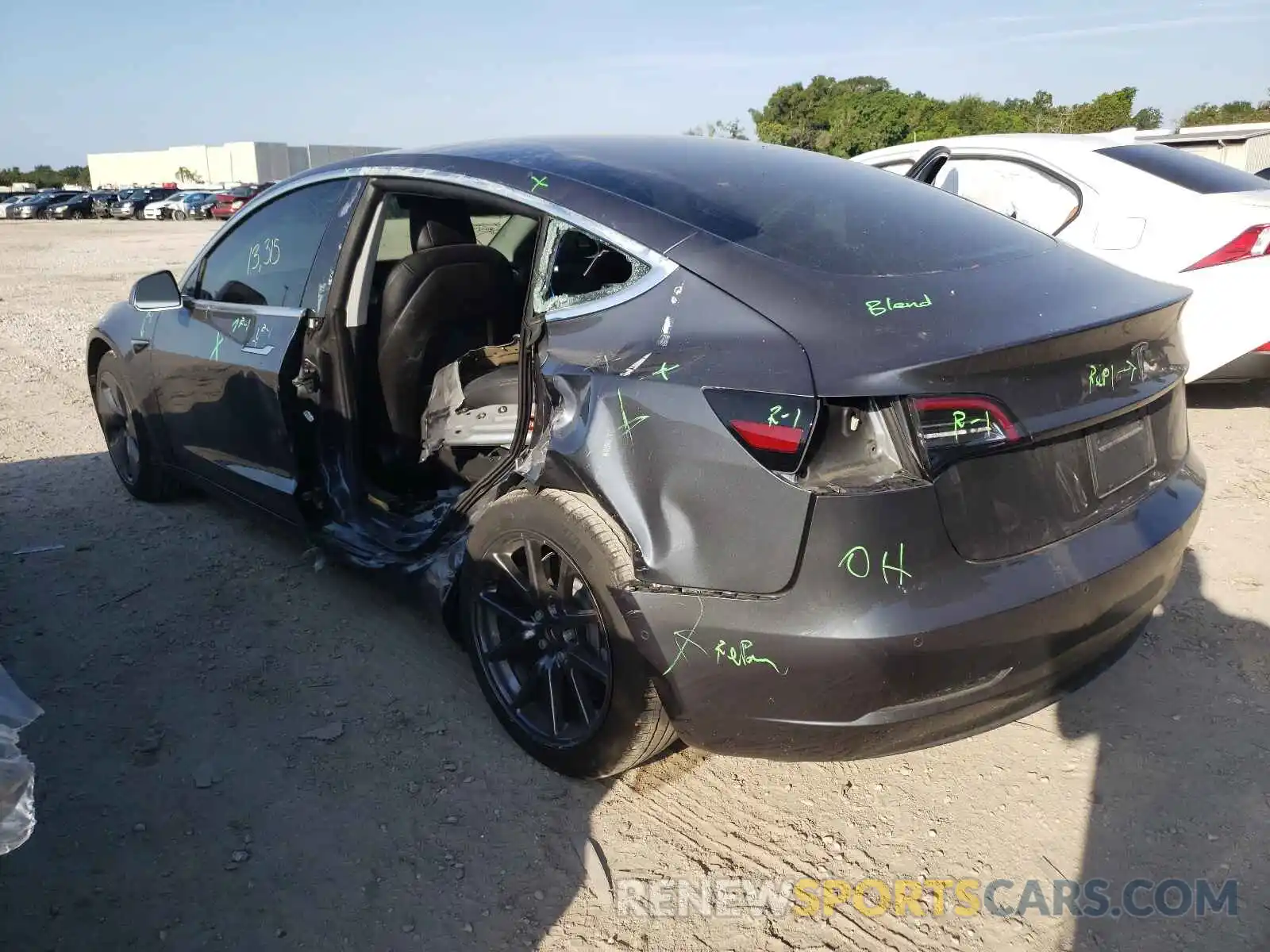 3 Photograph of a damaged car 5YJ3E1EA5LF736637 TESLA MODEL 3 2020