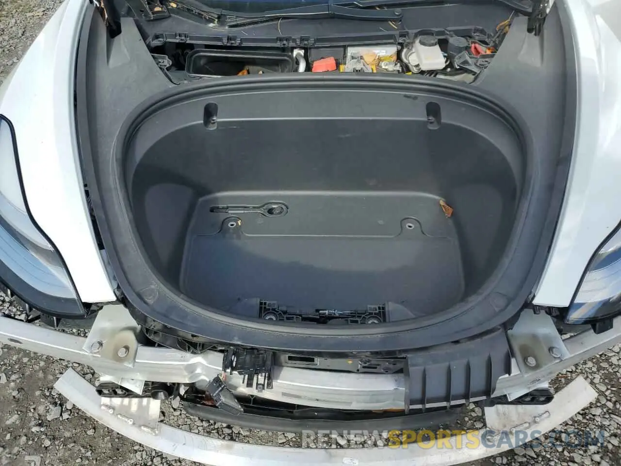 11 Photograph of a damaged car 5YJ3E1EA5LF737058 TESLA MODEL 3 2020