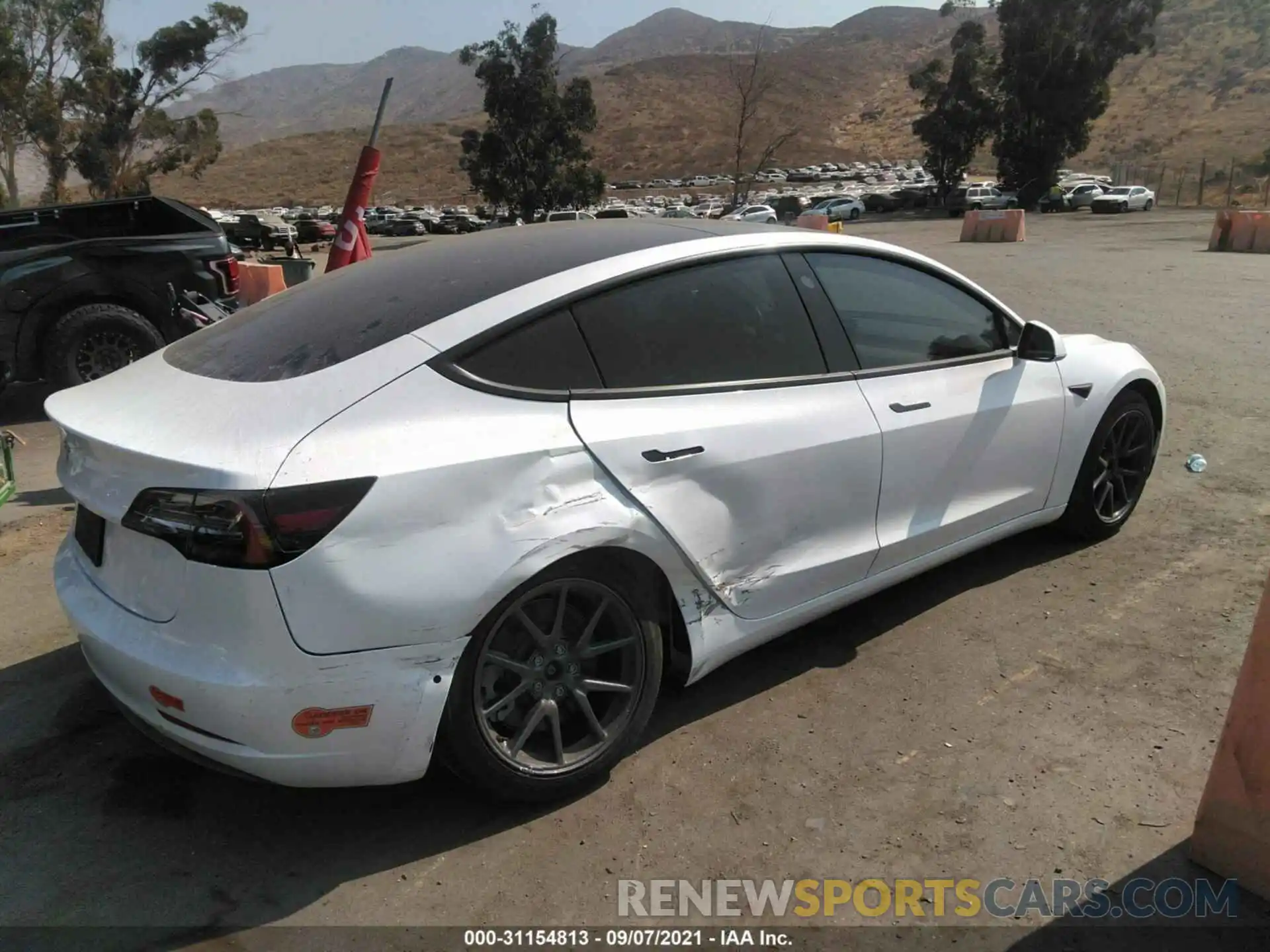 4 Photograph of a damaged car 5YJ3E1EA5LF740008 TESLA MODEL 3 2020