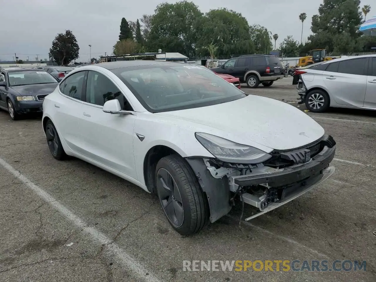 4 Photograph of a damaged car 5YJ3E1EA5LF747010 TESLA MODEL 3 2020