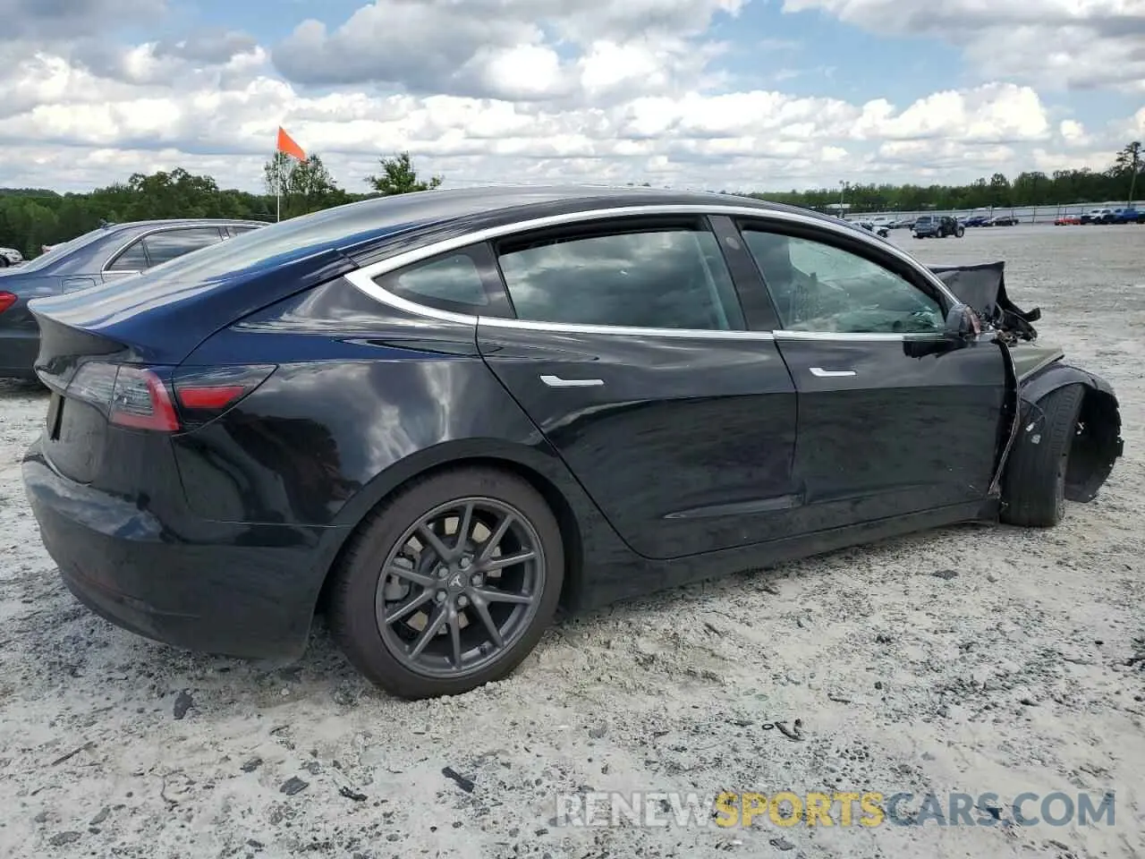 3 Photograph of a damaged car 5YJ3E1EA5LF784770 TESLA MODEL 3 2020