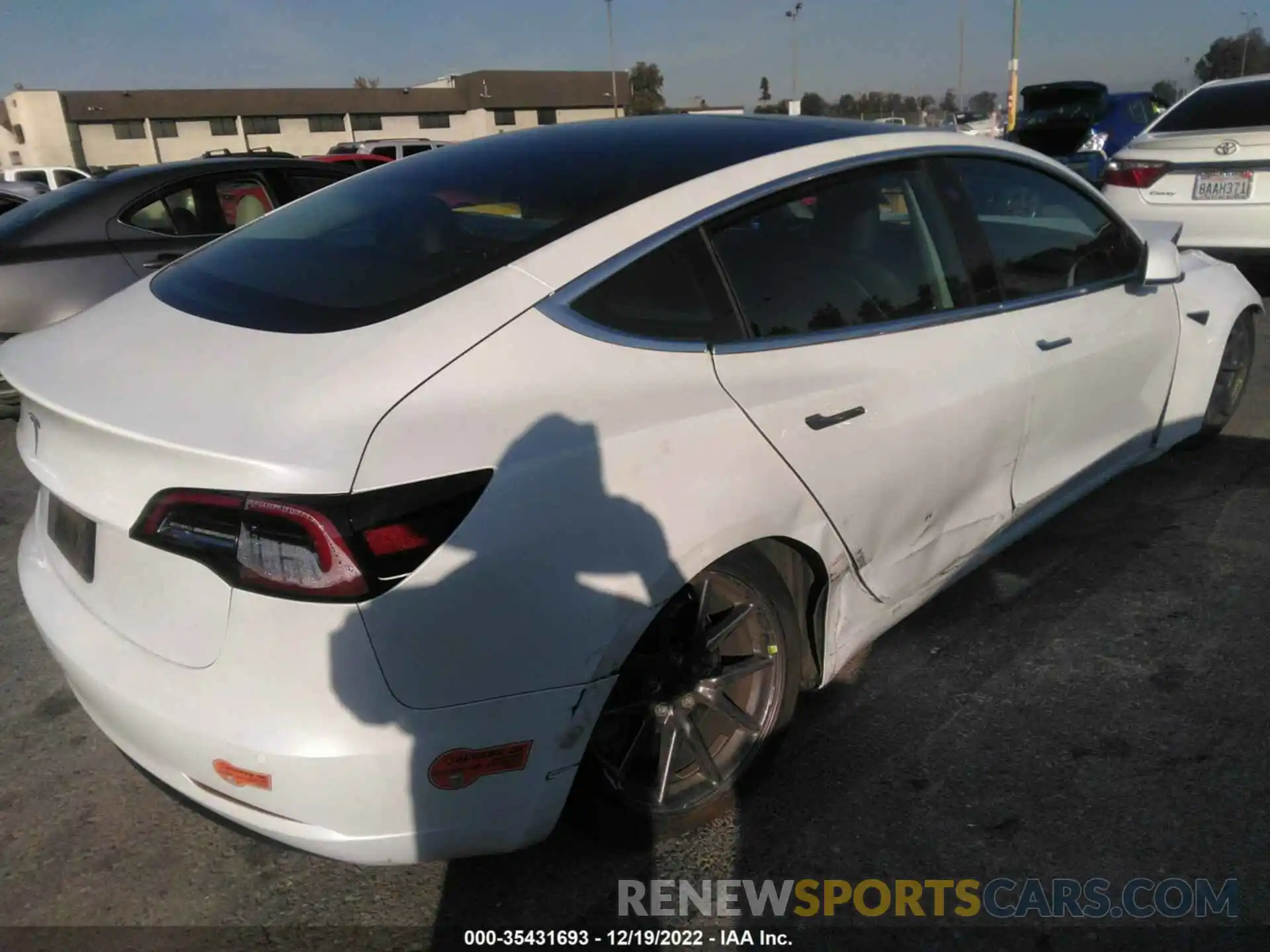 4 Photograph of a damaged car 5YJ3E1EA6LF632559 TESLA MODEL 3 2020