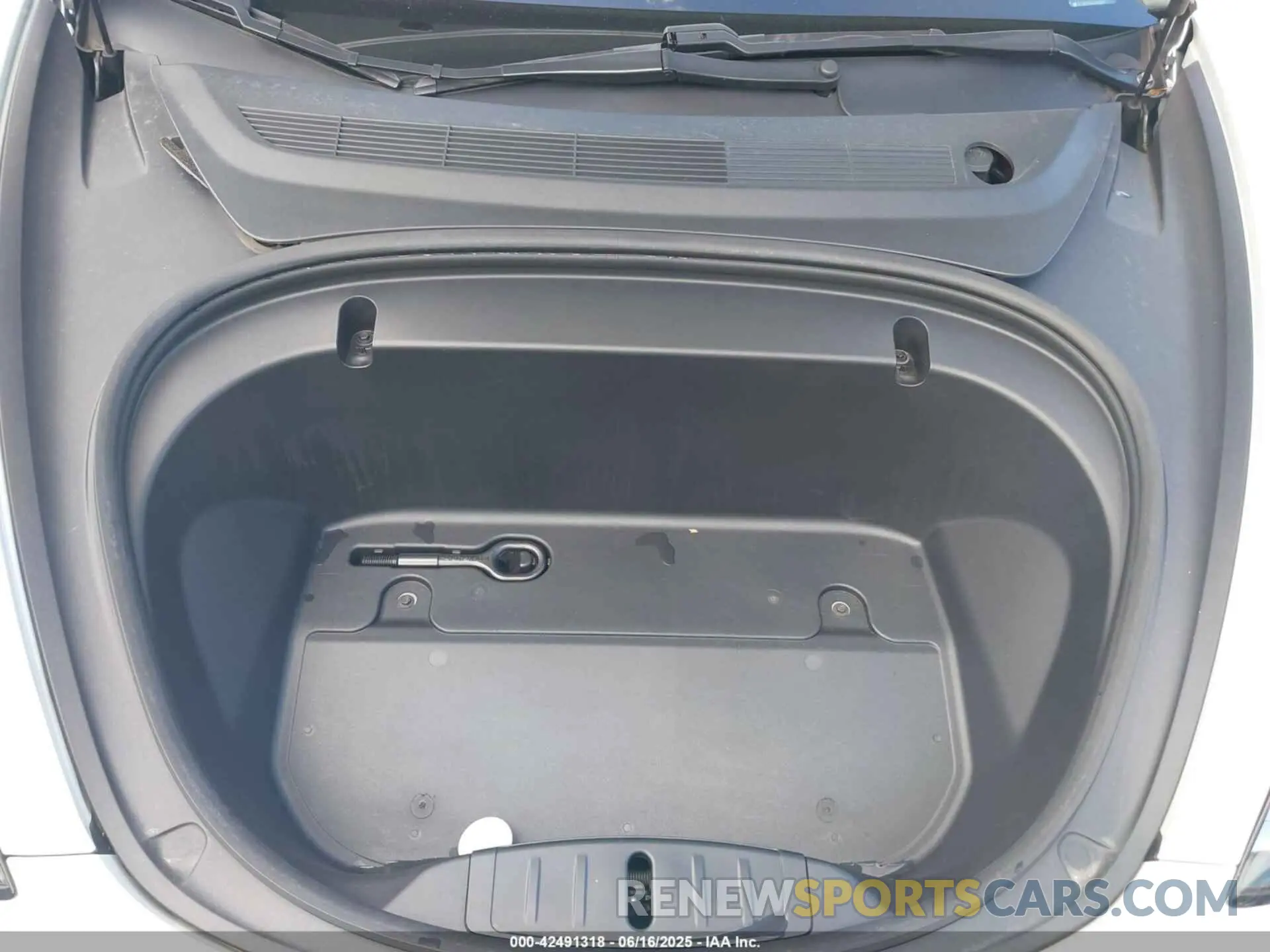 10 Photograph of a damaged car 5YJ3E1EA6LF632917 TESLA MODEL 3 2020