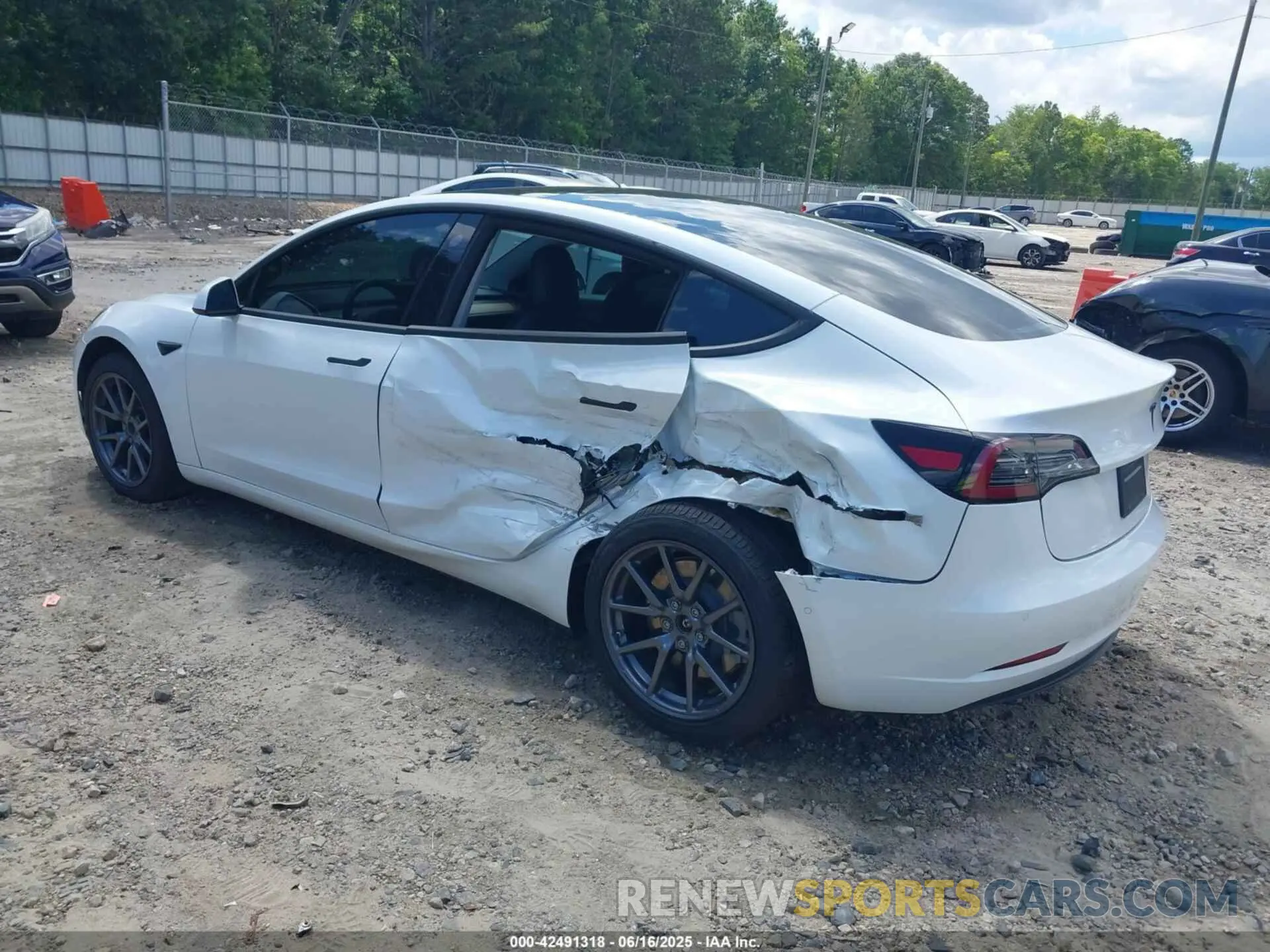 3 Photograph of a damaged car 5YJ3E1EA6LF632917 TESLA MODEL 3 2020