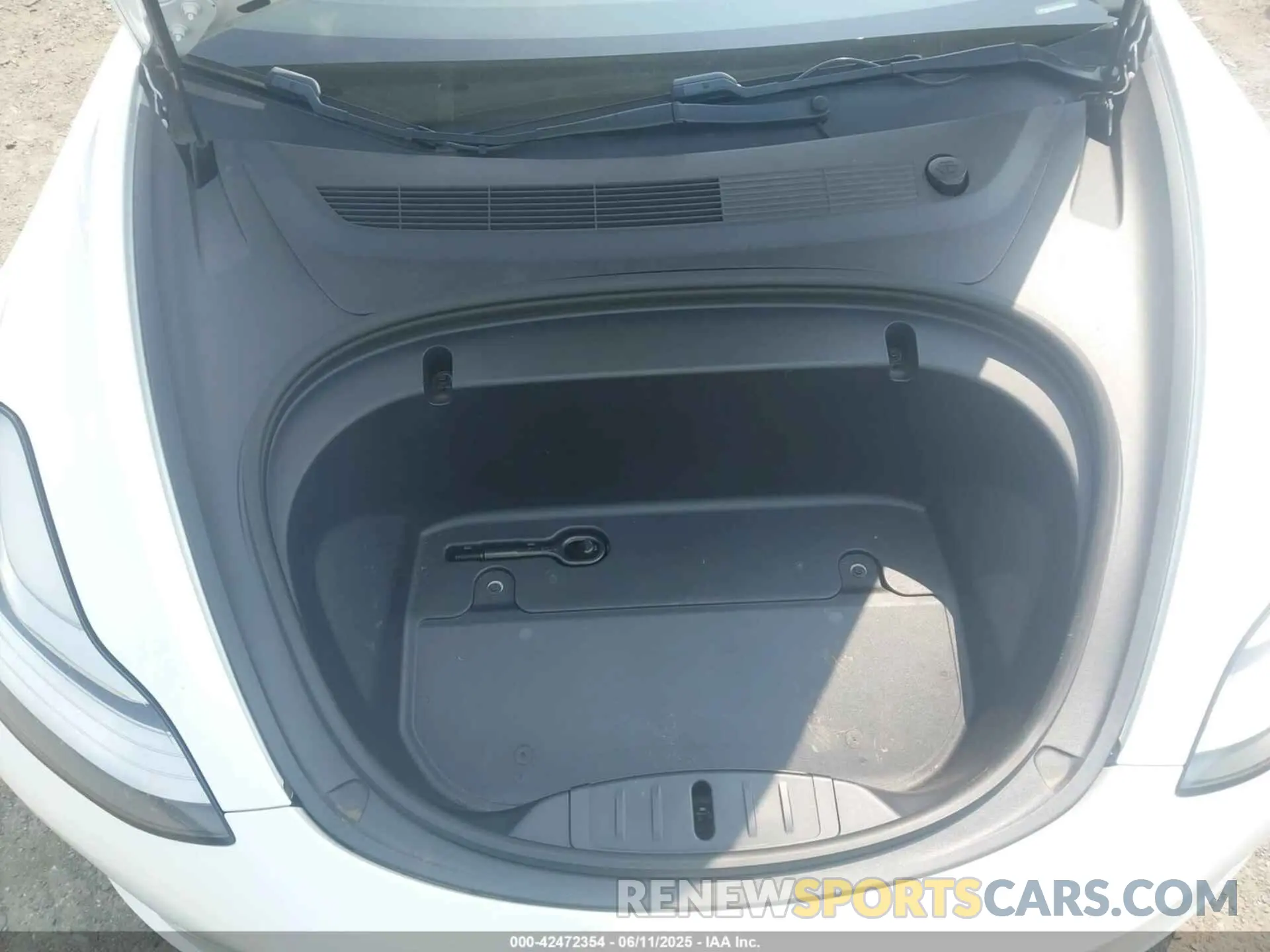 10 Photograph of a damaged car 5YJ3E1EA6LF635008 TESLA MODEL 3 2020