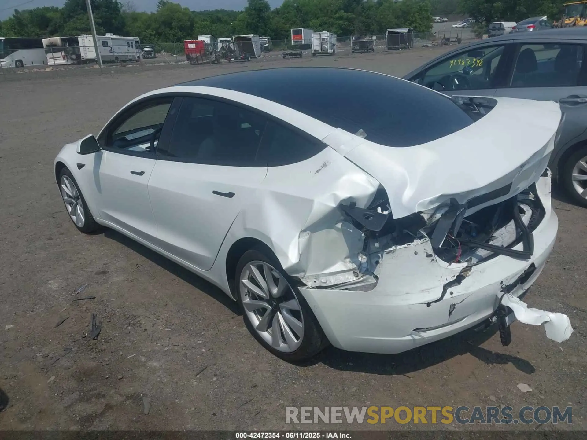 3 Photograph of a damaged car 5YJ3E1EA6LF635008 TESLA MODEL 3 2020