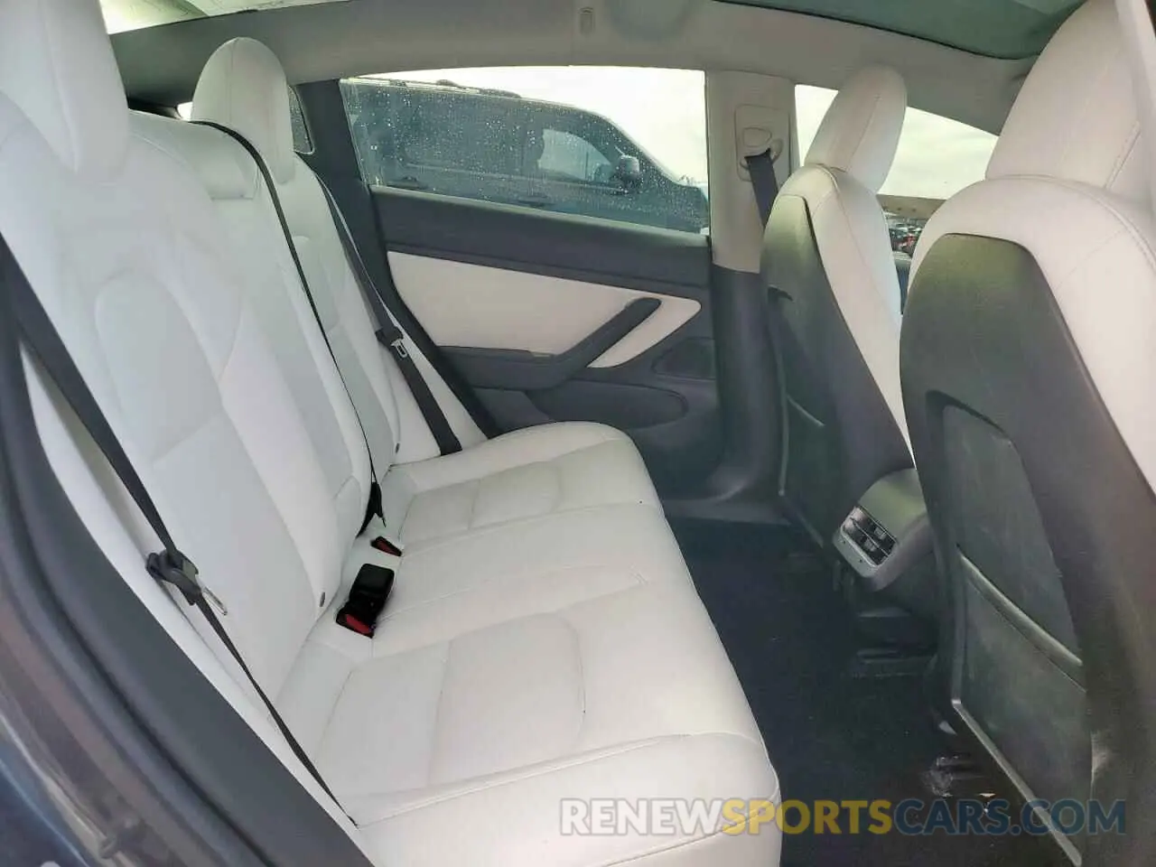 11 Photograph of a damaged car 5YJ3E1EA6LF662676 TESLA MODEL 3 2020