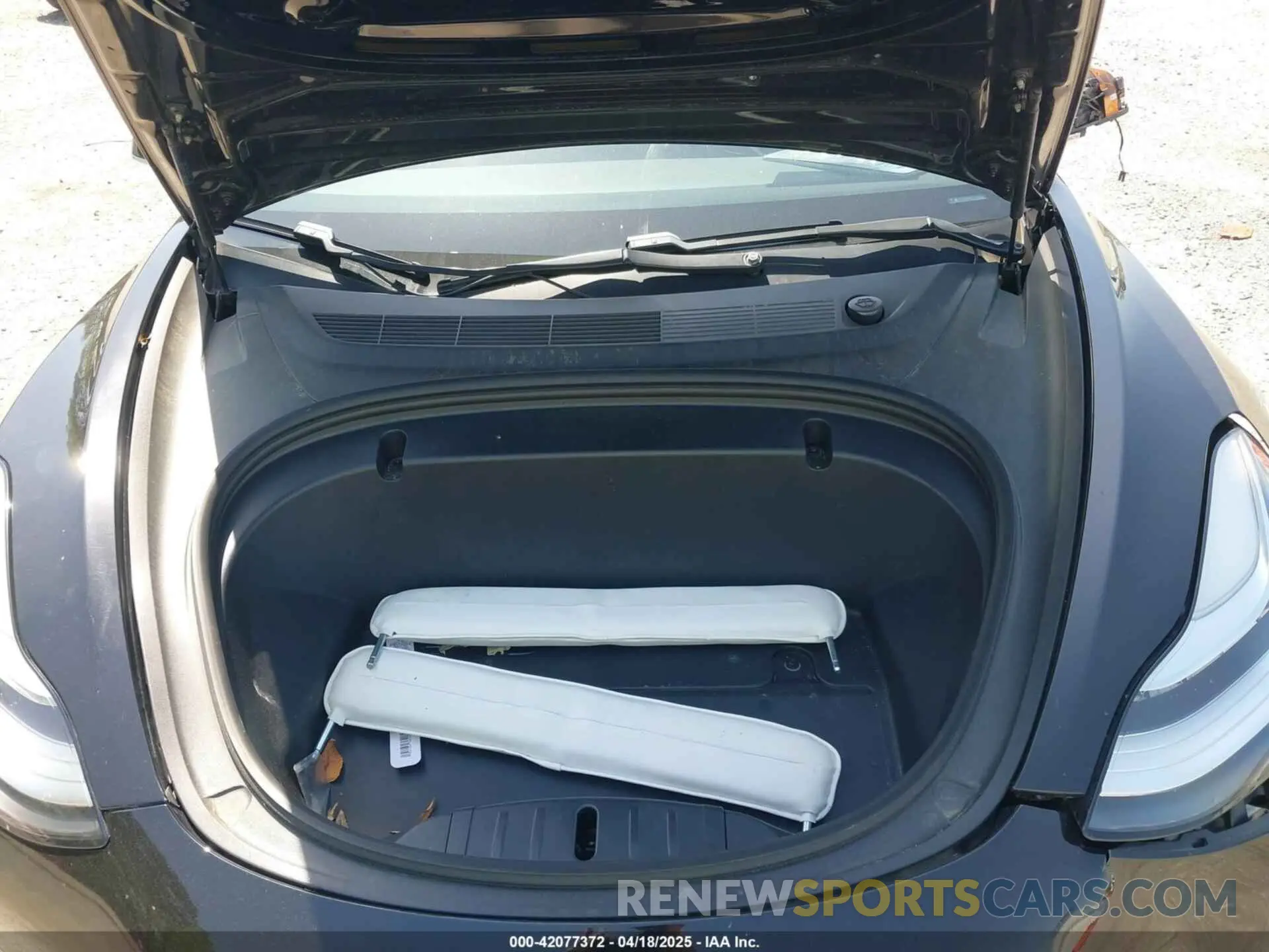 10 Photograph of a damaged car 5YJ3E1EA6LF704523 TESLA MODEL 3 2020