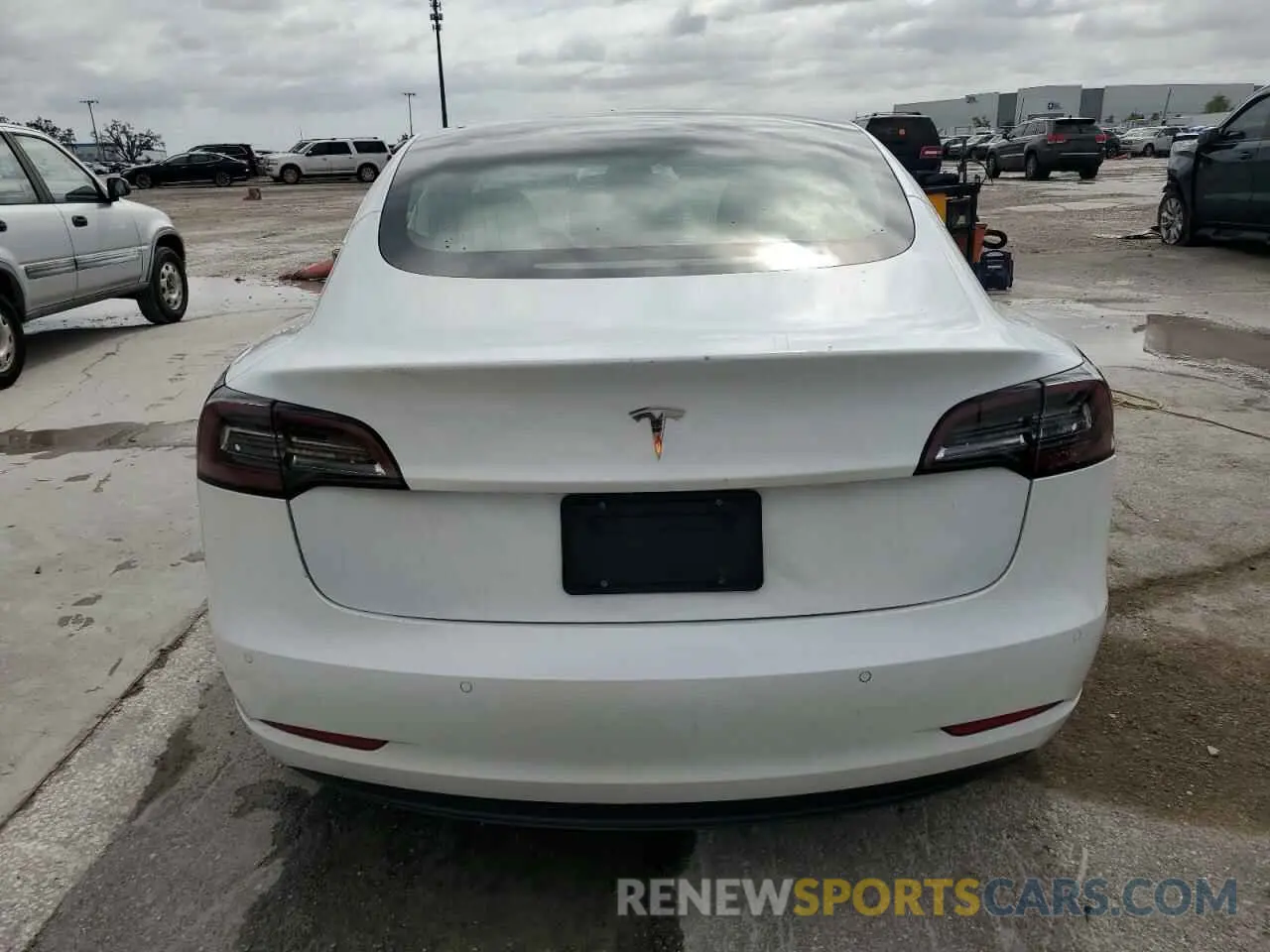 6 Photograph of a damaged car 5YJ3E1EA6LF709947 TESLA MODEL 3 2020