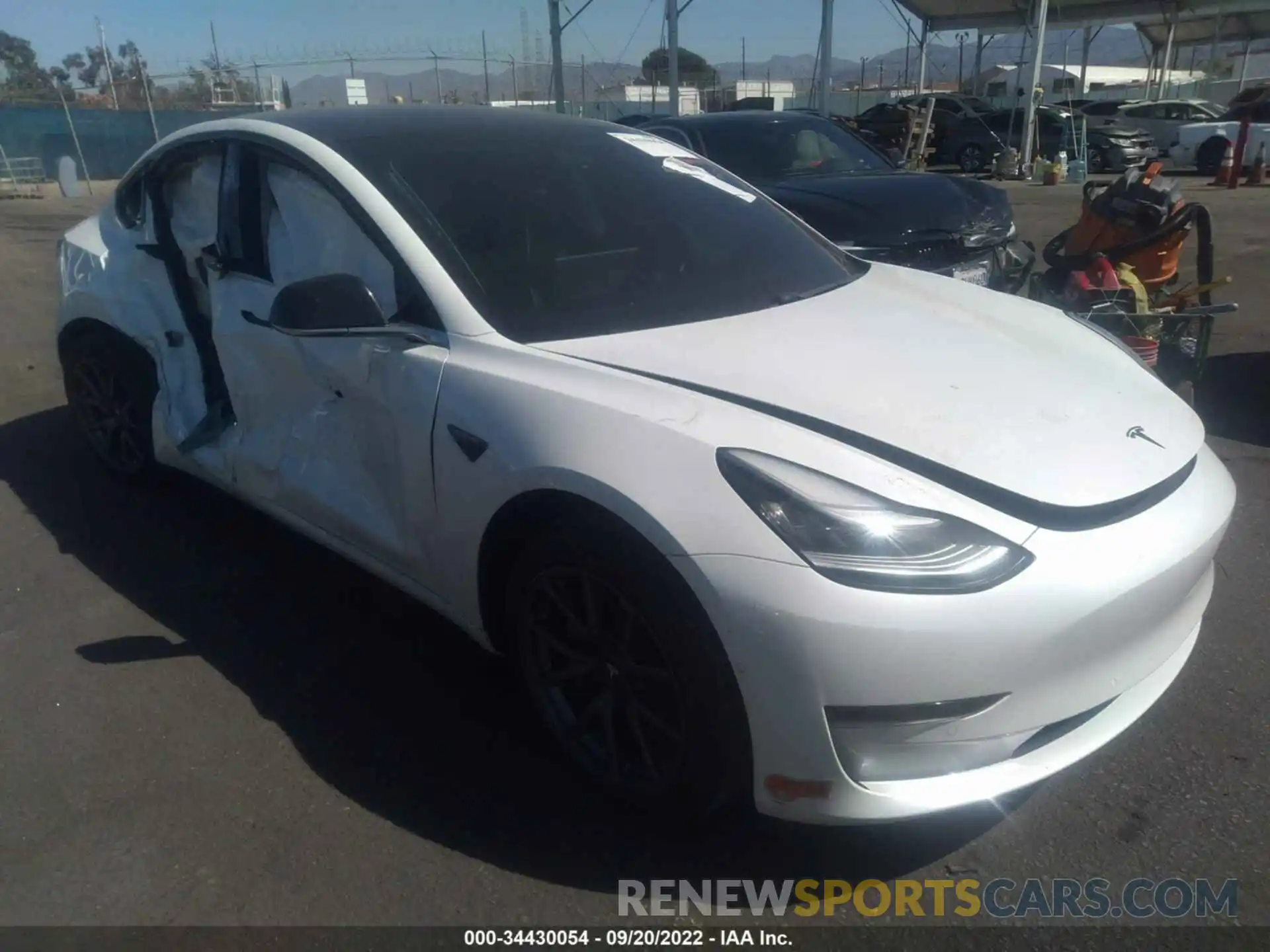 1 Photograph of a damaged car 5YJ3E1EA6LF739949 TESLA MODEL 3 2020