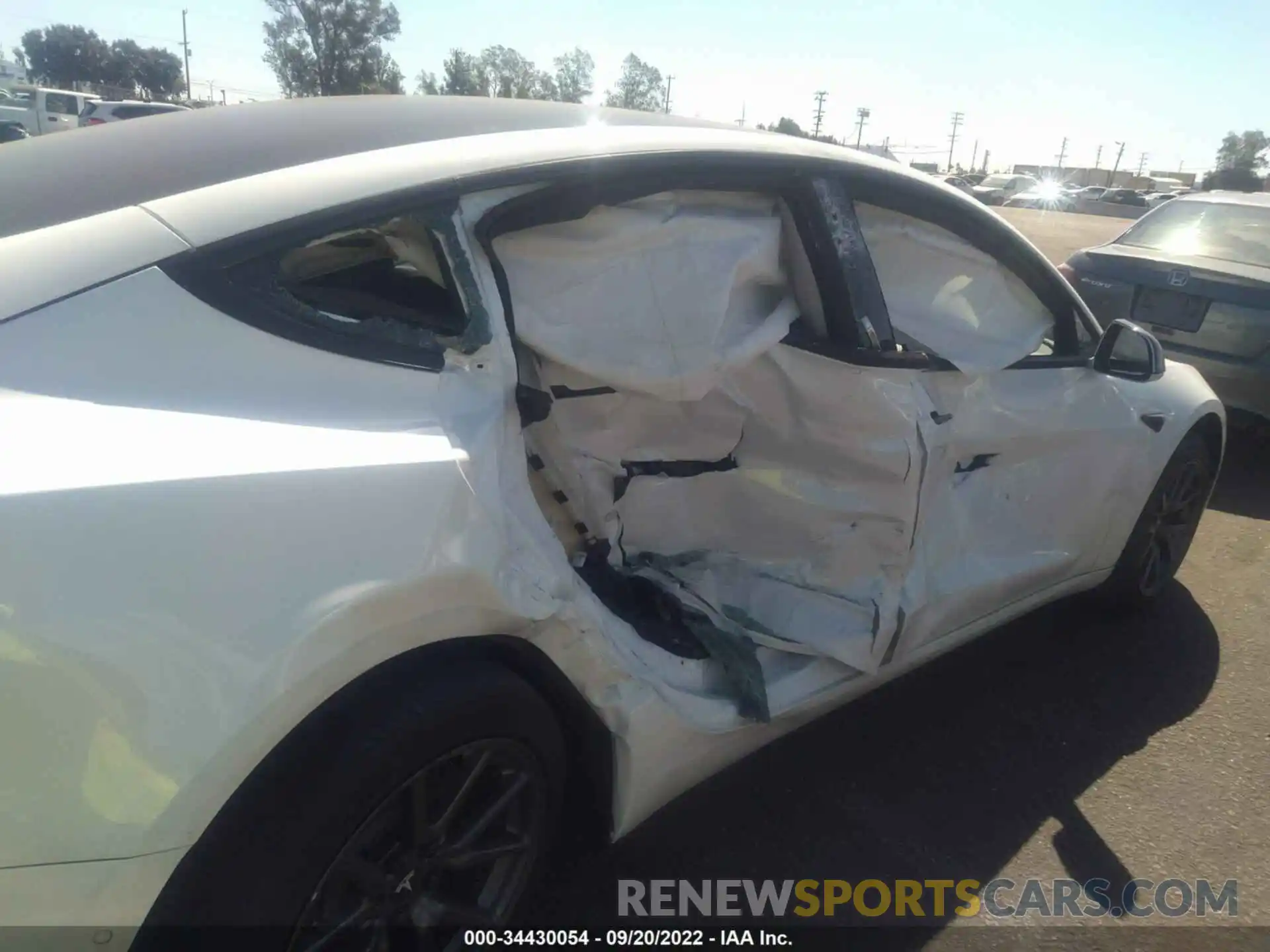 6 Photograph of a damaged car 5YJ3E1EA6LF739949 TESLA MODEL 3 2020