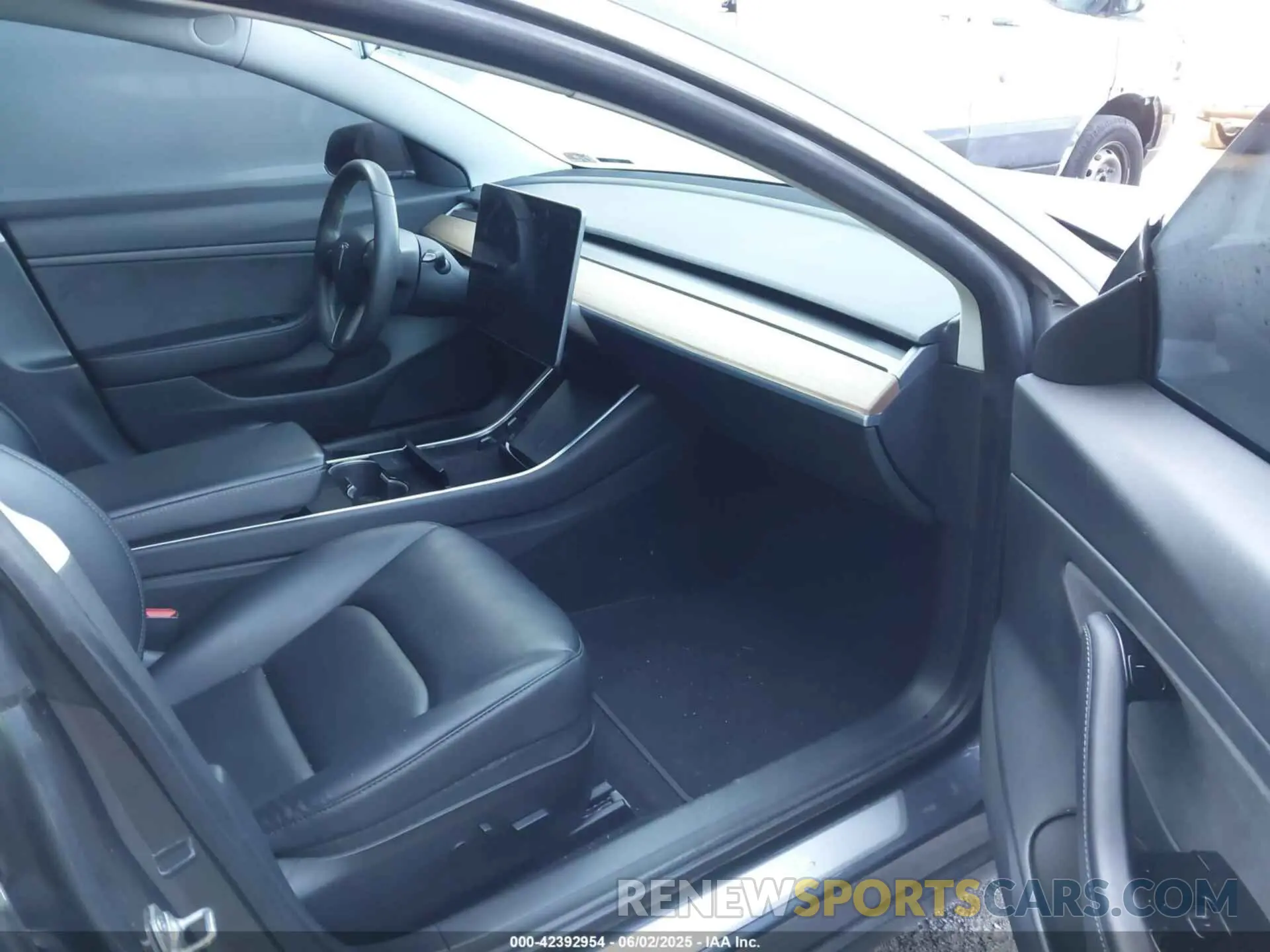 5 Photograph of a damaged car 5YJ3E1EA6LF740728 TESLA MODEL 3 2020