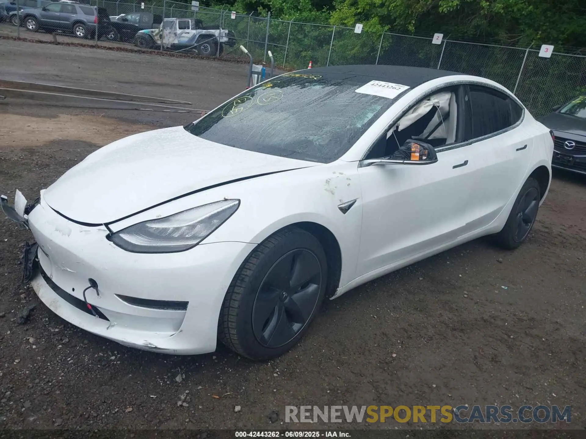 2 Photograph of a damaged car 5YJ3E1EA7LF645286 TESLA MODEL 3 2020