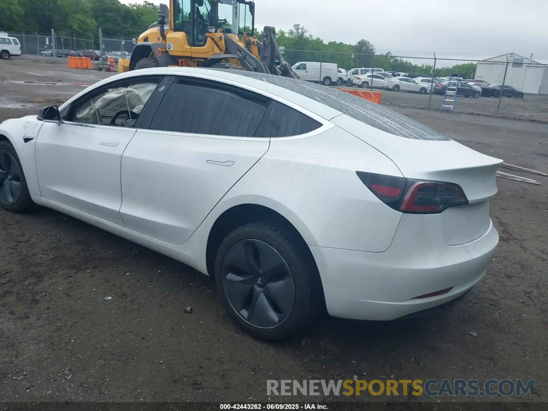 3 Photograph of a damaged car 5YJ3E1EA7LF645286 TESLA MODEL 3 2020
