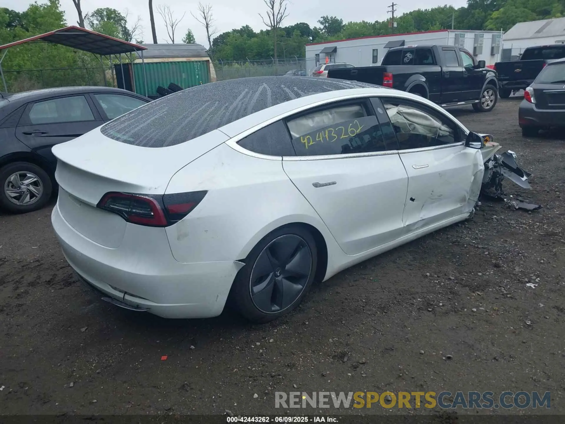 4 Photograph of a damaged car 5YJ3E1EA7LF645286 TESLA MODEL 3 2020