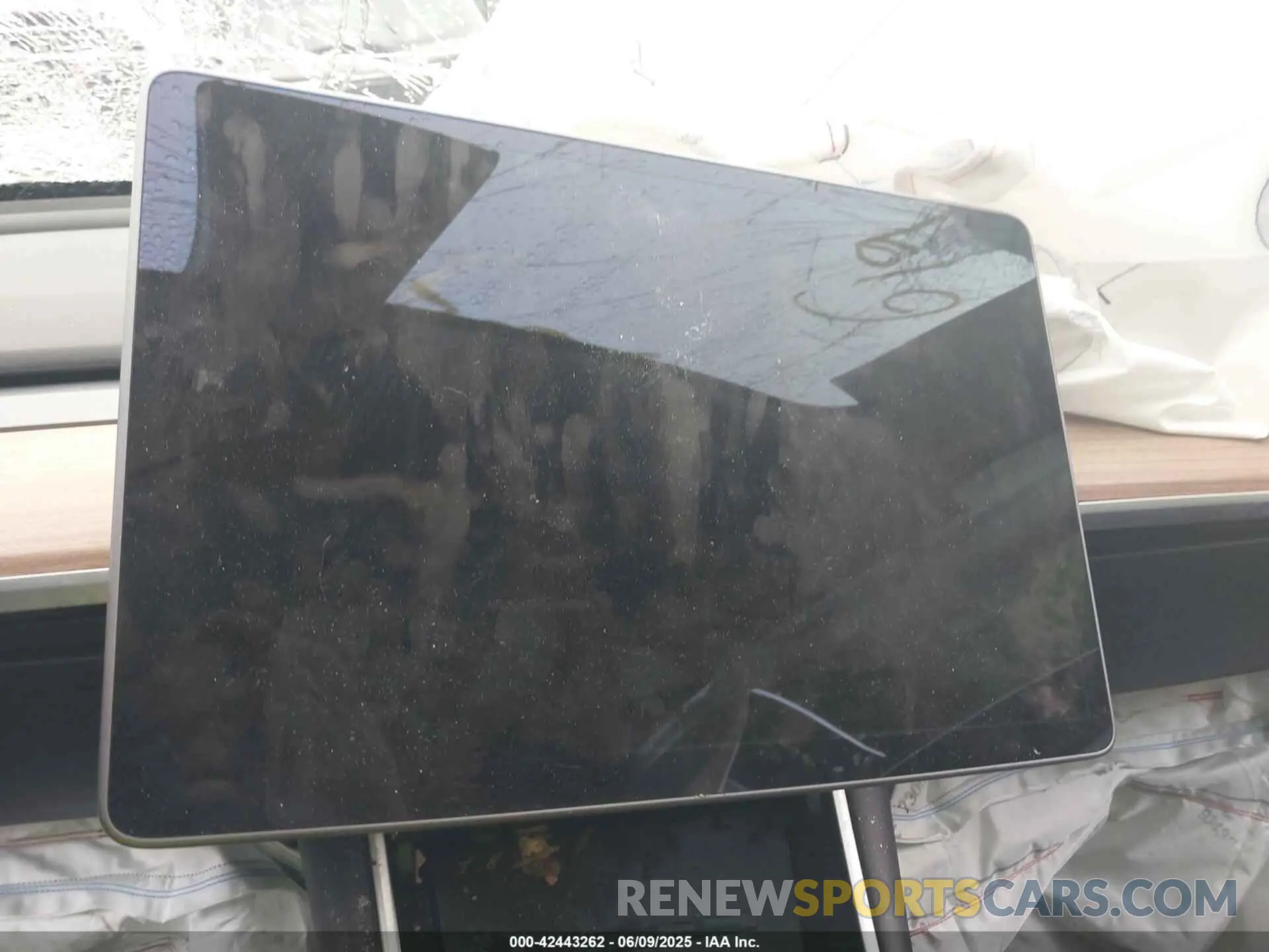 7 Photograph of a damaged car 5YJ3E1EA7LF645286 TESLA MODEL 3 2020