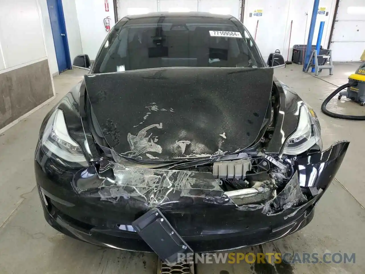 11 Photograph of a damaged car 5YJ3E1EA7LF660810 TESLA MODEL 3 2020