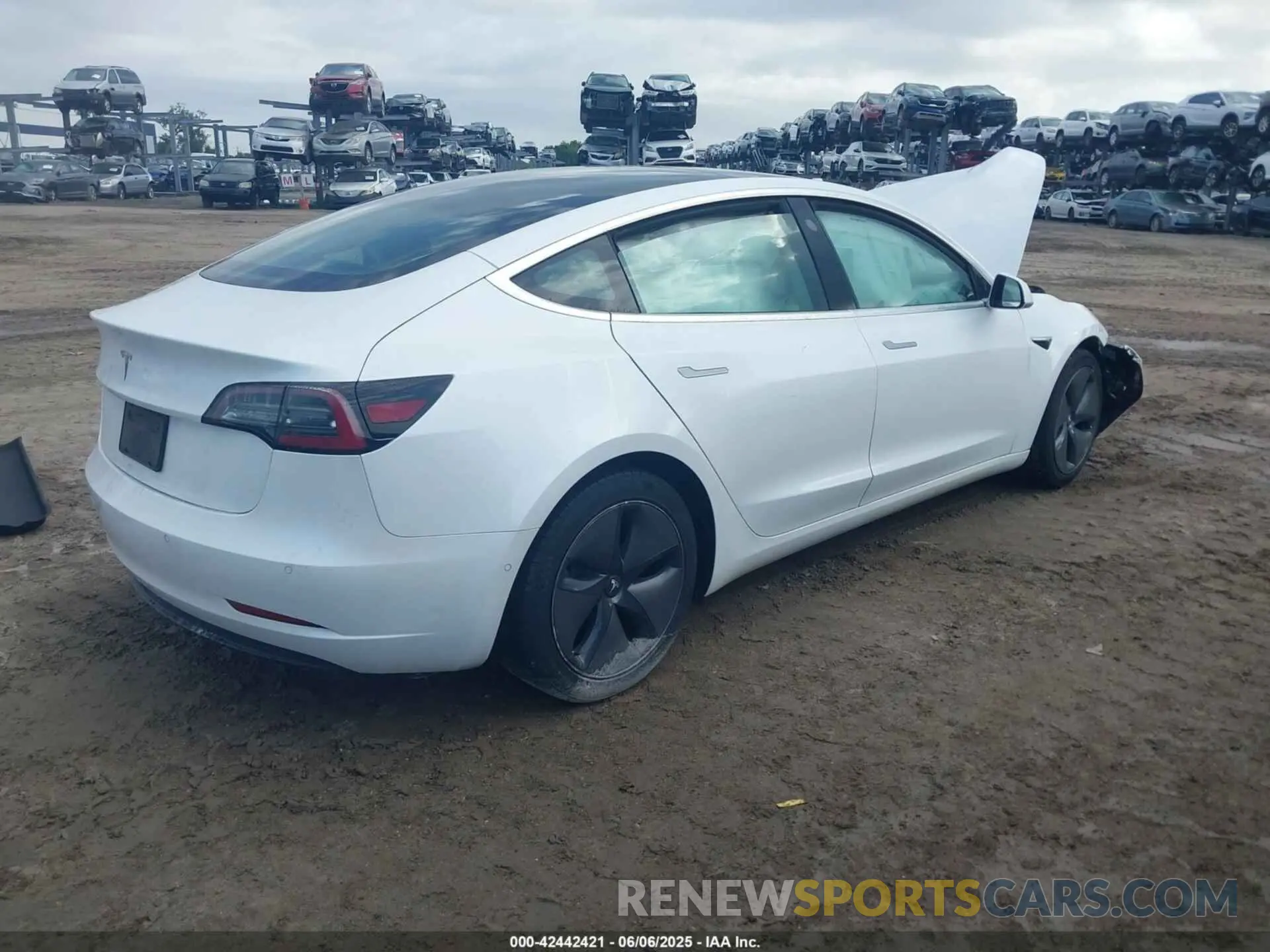 4 Photograph of a damaged car 5YJ3E1EA7LF736977 TESLA MODEL 3 2020