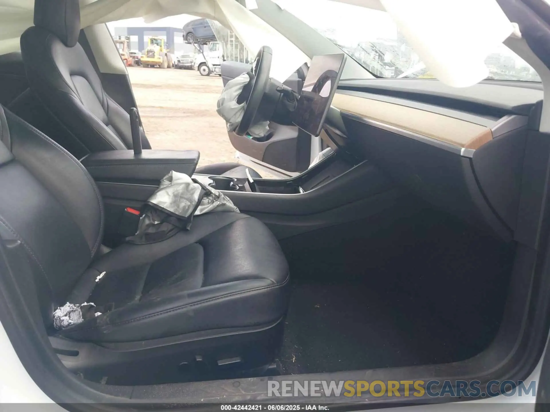 5 Photograph of a damaged car 5YJ3E1EA7LF736977 TESLA MODEL 3 2020
