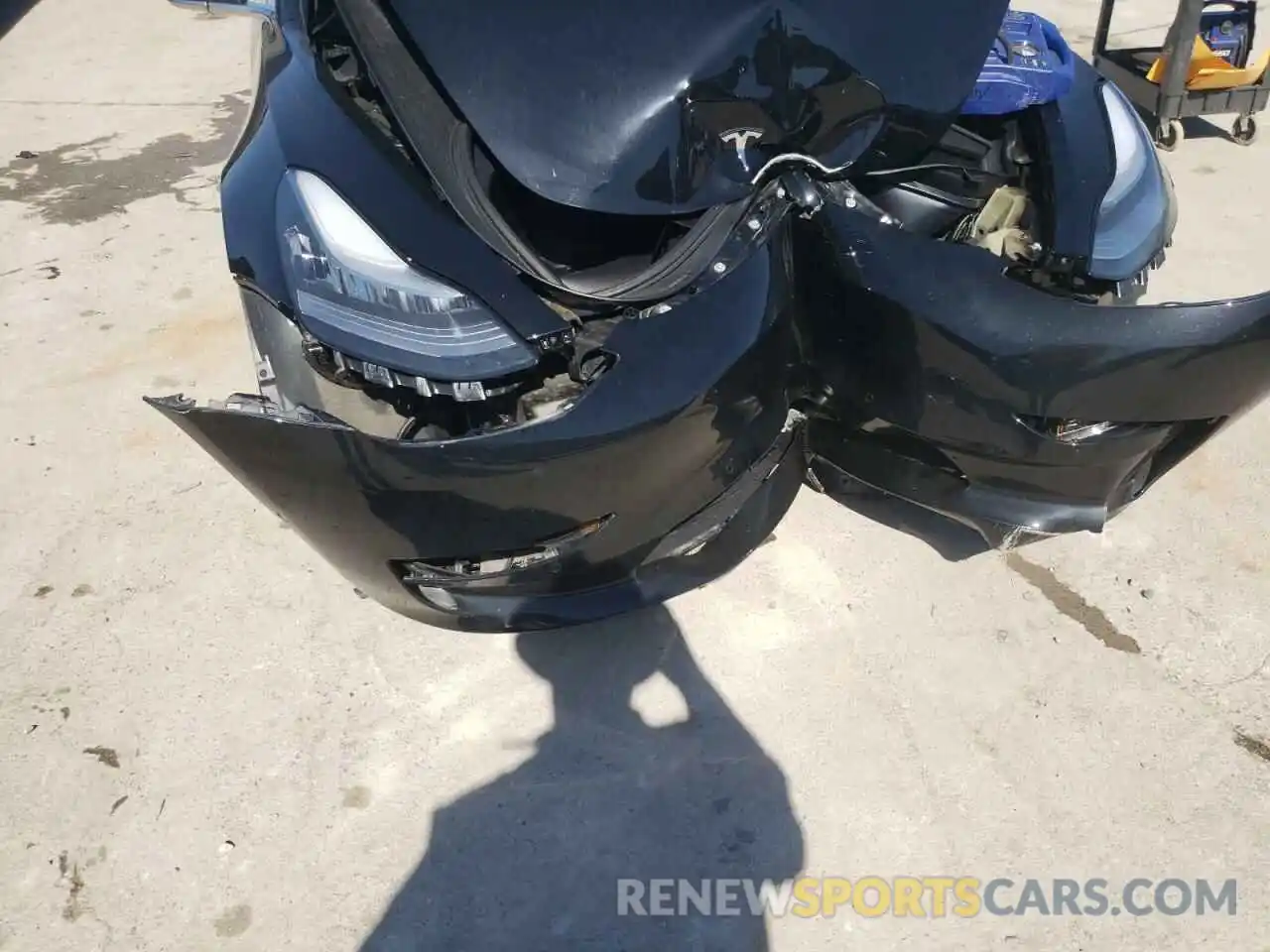 9 Photograph of a damaged car 5YJ3E1EA7LF737885 TESLA MODEL 3 2020