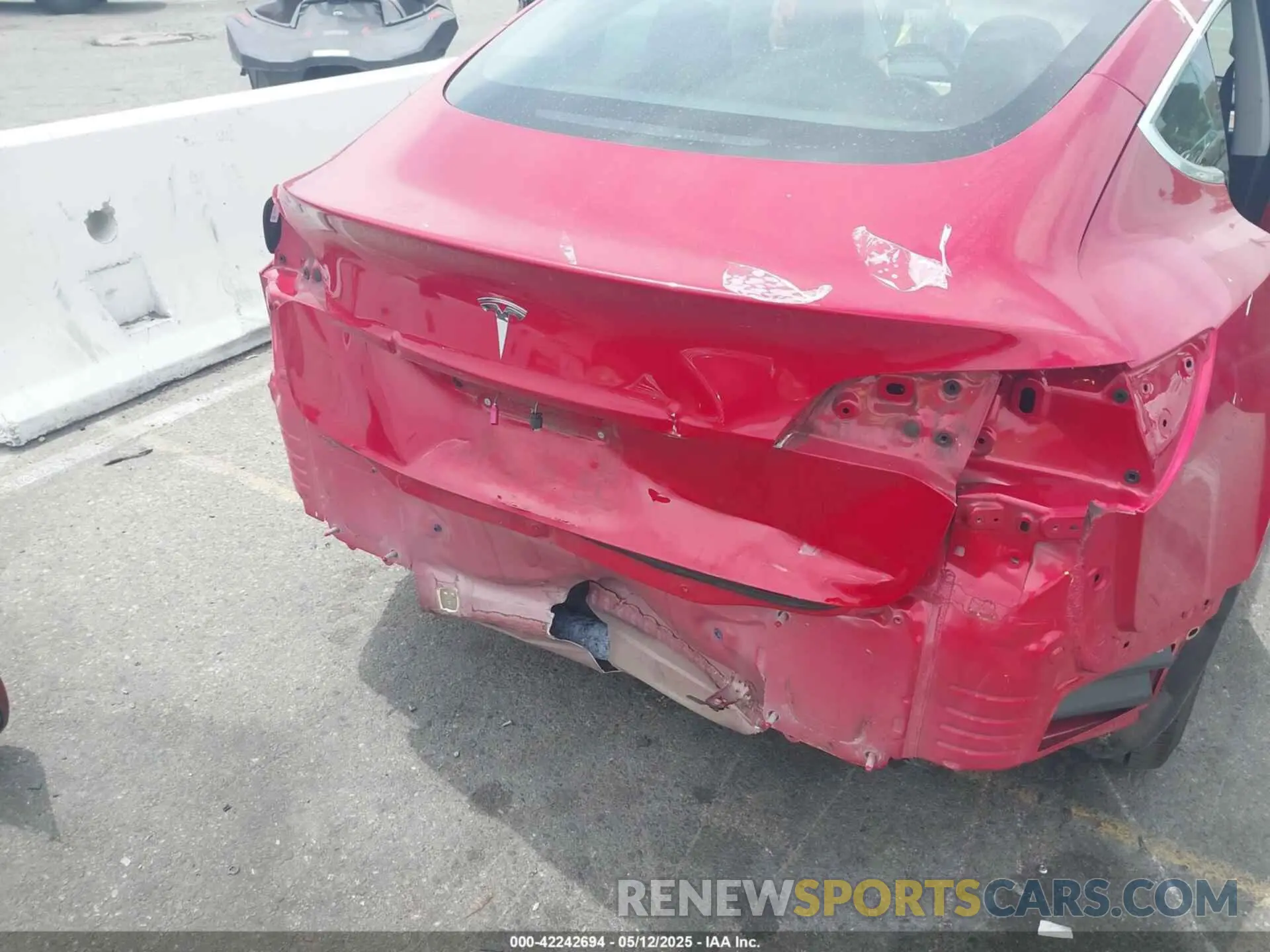 6 Photograph of a damaged car 5YJ3E1EA7LF806266 TESLA MODEL 3 2020