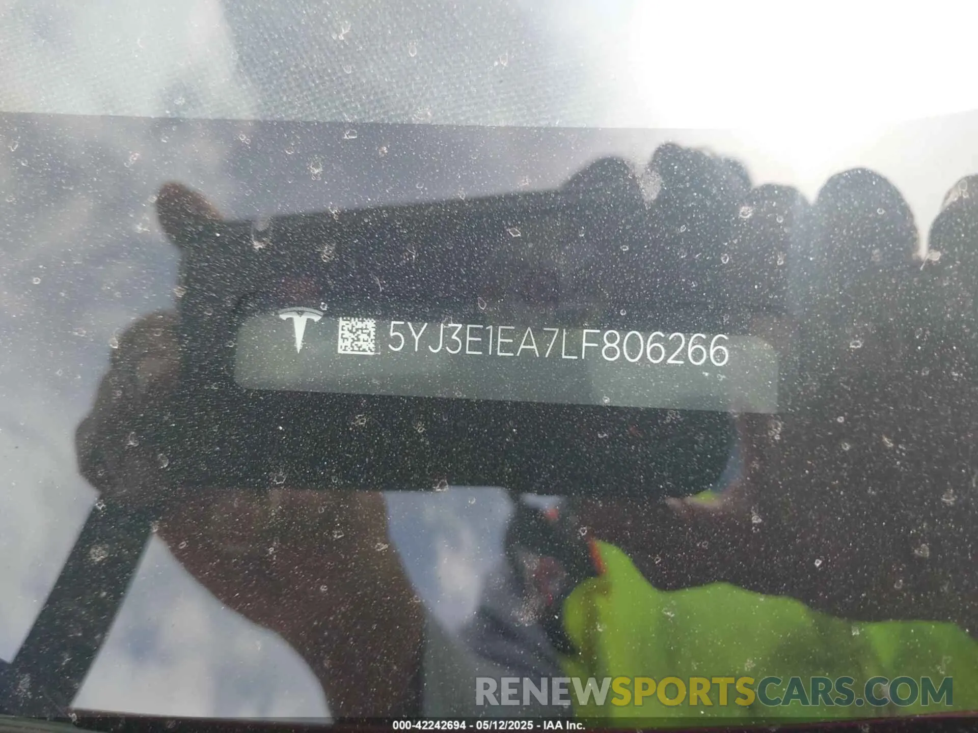 9 Photograph of a damaged car 5YJ3E1EA7LF806266 TESLA MODEL 3 2020