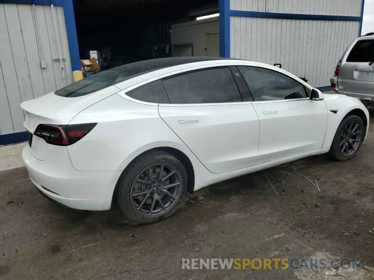 3 Photograph of a damaged car 5YJ3E1EA8LF591111 TESLA MODEL 3 2020