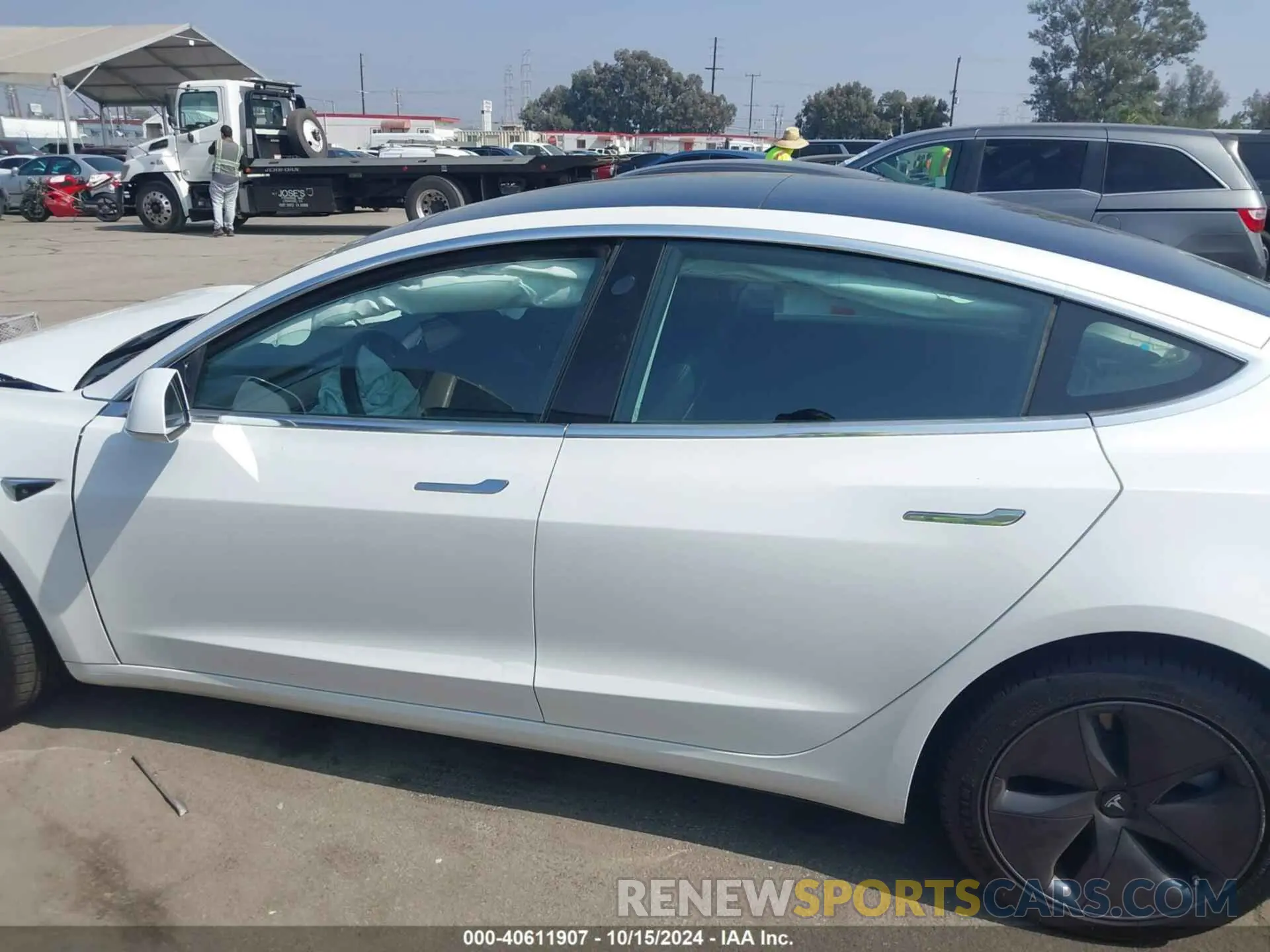 15 Photograph of a damaged car 5YJ3E1EA8LF613060 TESLA MODEL 3 2020