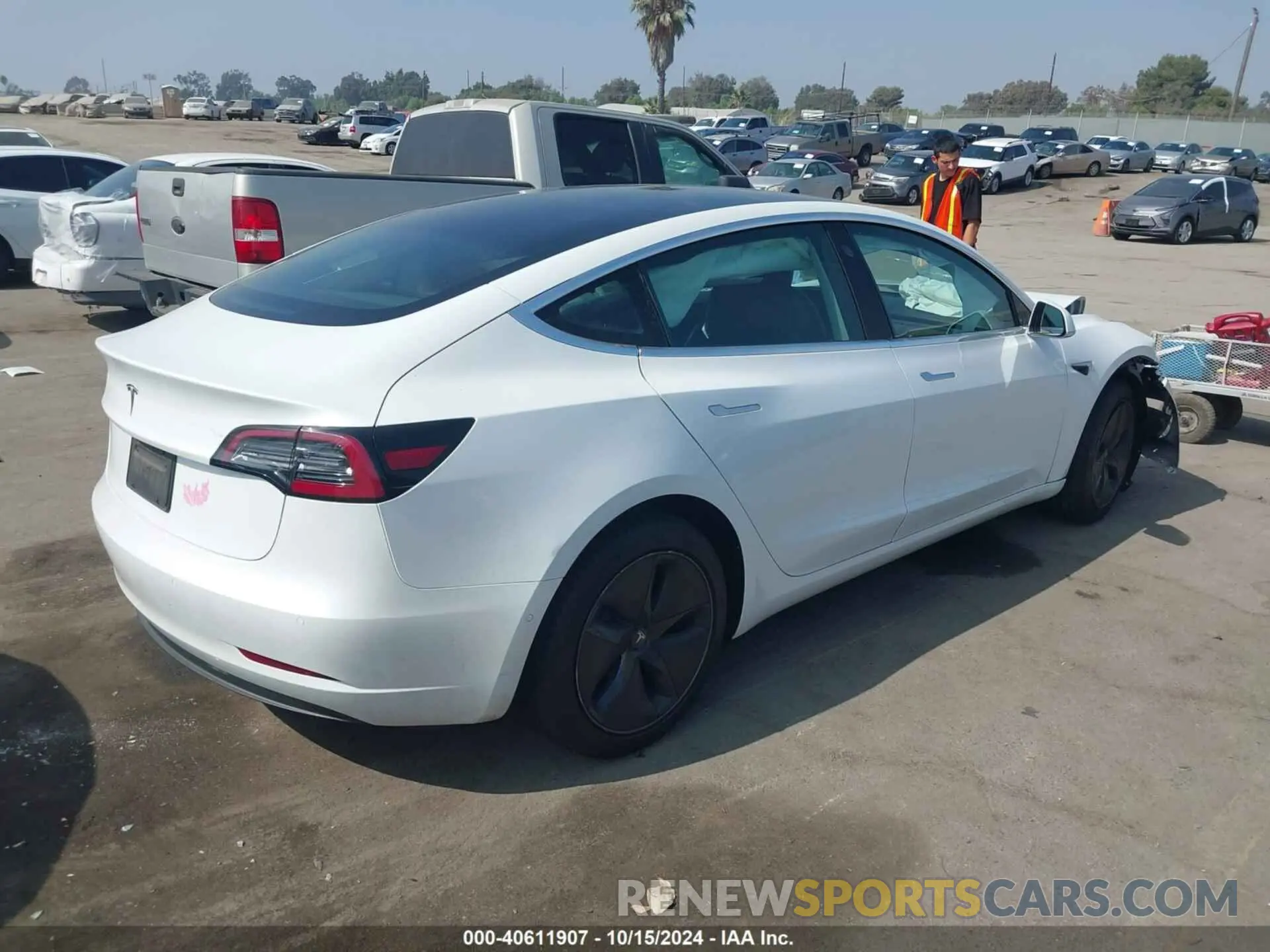4 Photograph of a damaged car 5YJ3E1EA8LF613060 TESLA MODEL 3 2020